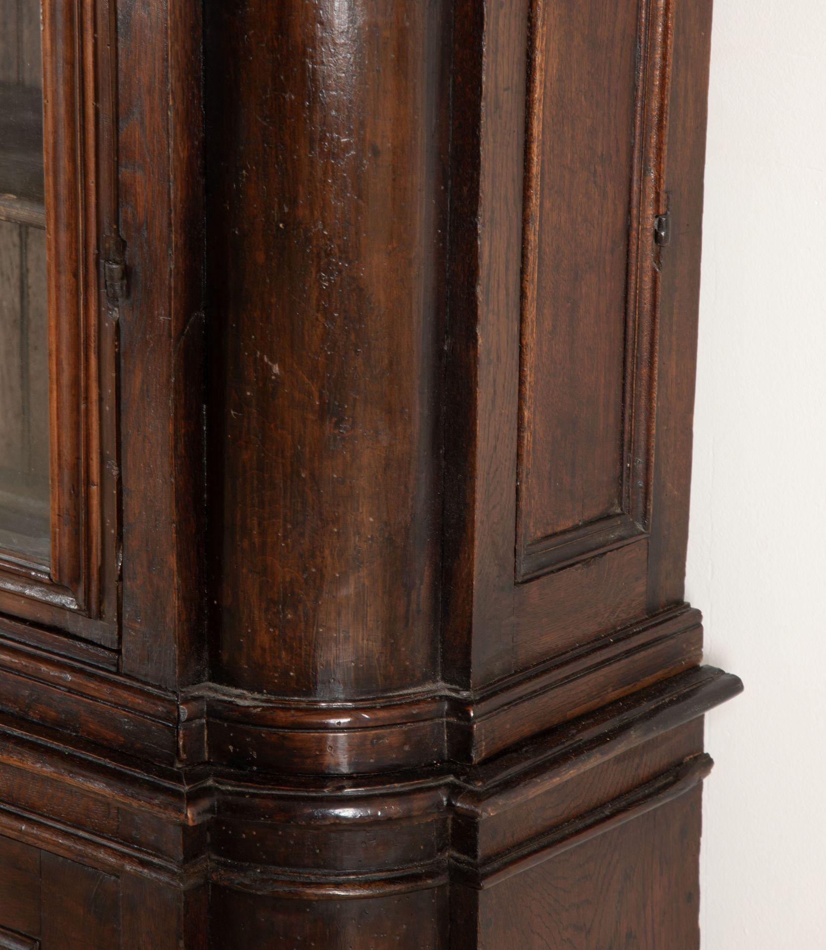 Bibliothèque ou vitrine en chêne italien du XVIIIe siècle en vente 2