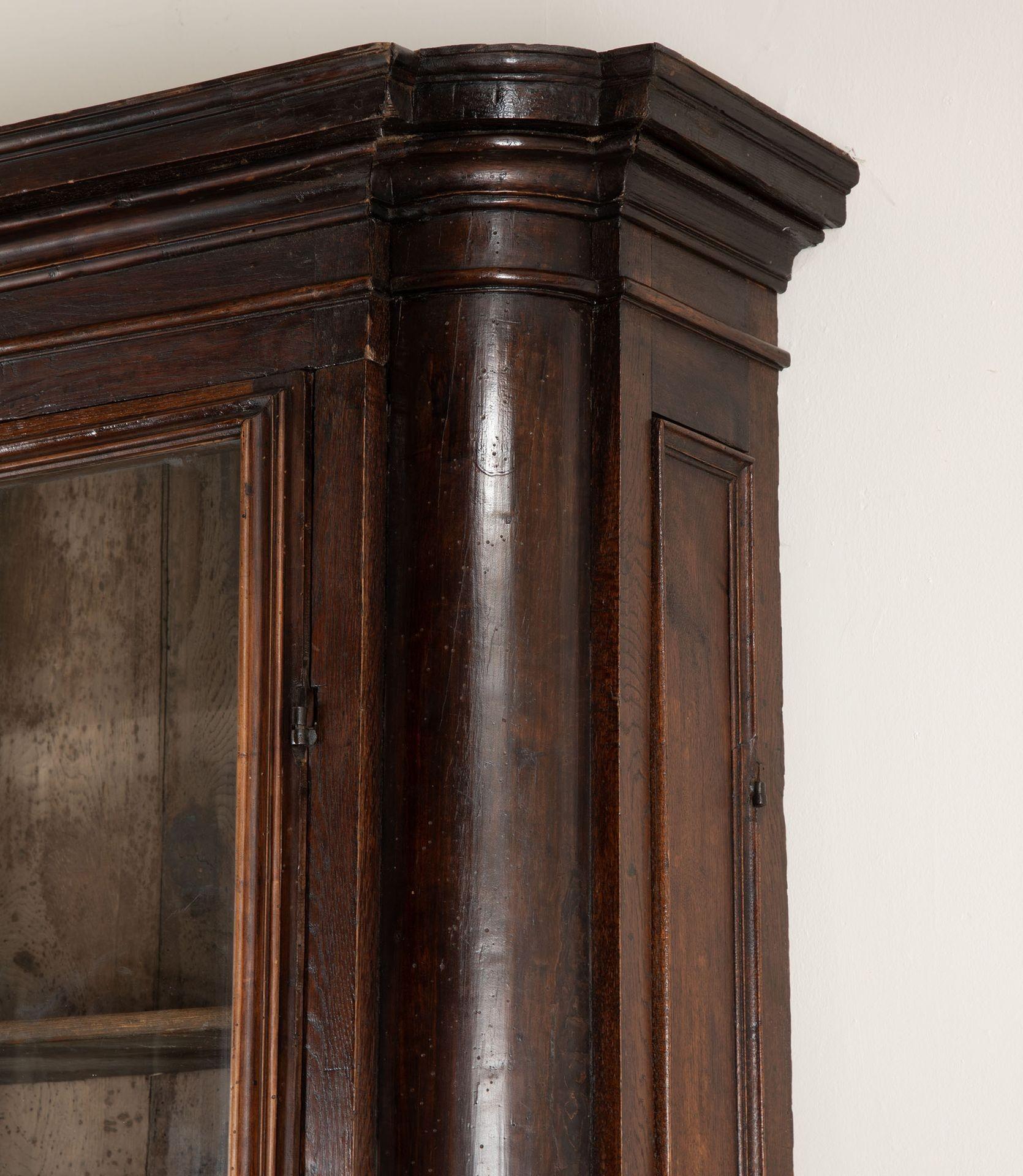 Bibliothèque ou vitrine en chêne italien du XVIIIe siècle en vente 3