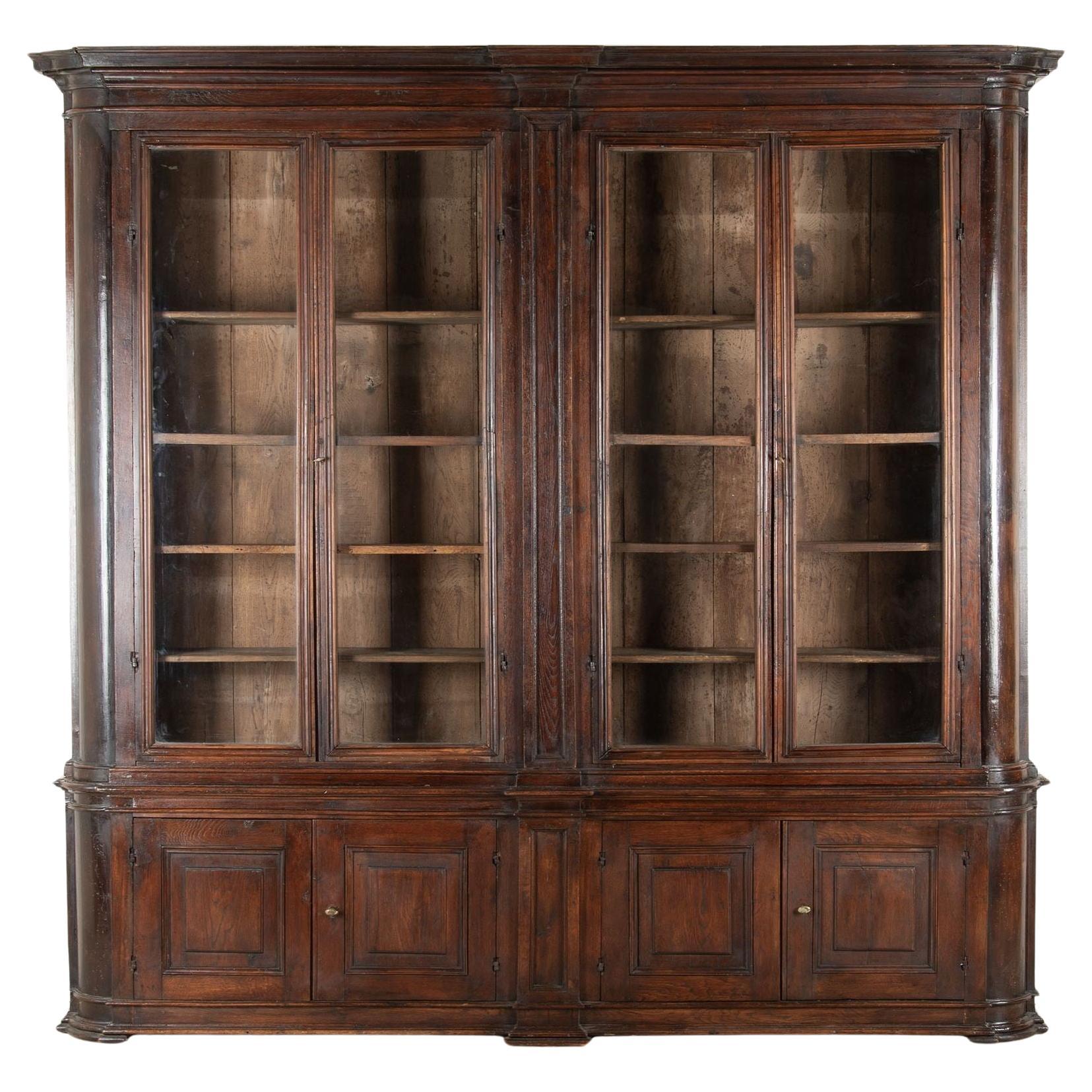 Bibliothèque ou vitrine en chêne italien du XVIIIe siècle