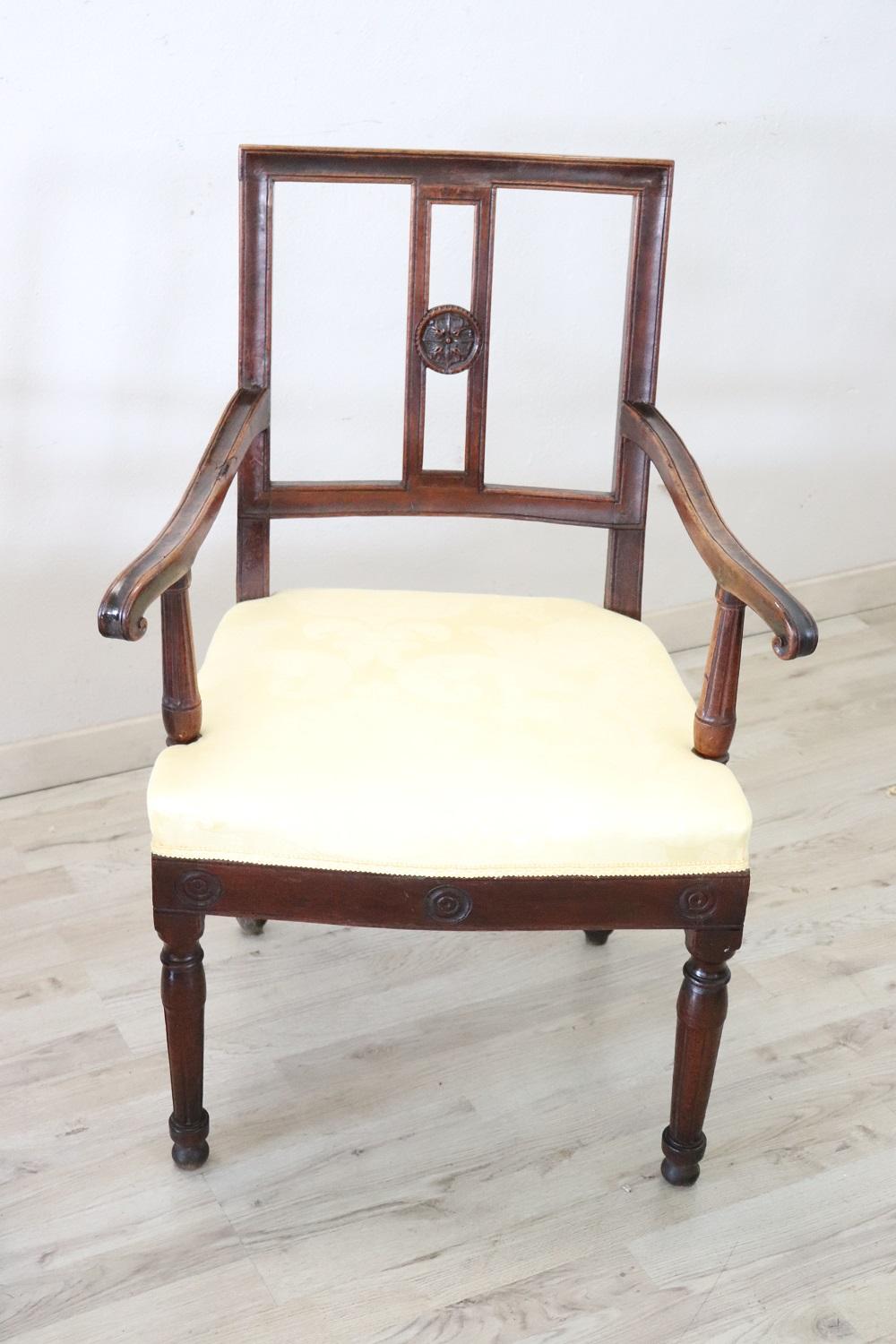 18th Century Italian of the Period Louis XVI Pair of Armchairs in Walnut In Good Condition For Sale In Casale Monferrato, IT