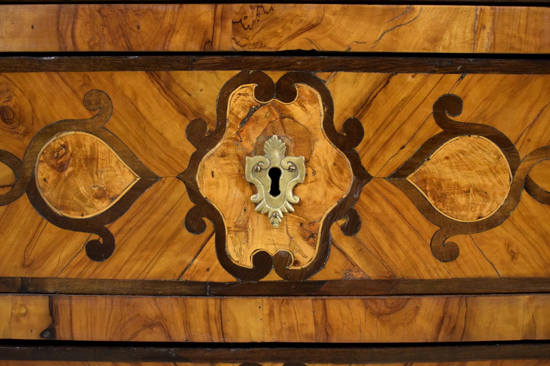 18th Century, Italian Olive Wood Paved and Inlaid Chest of Drawers For Sale 3