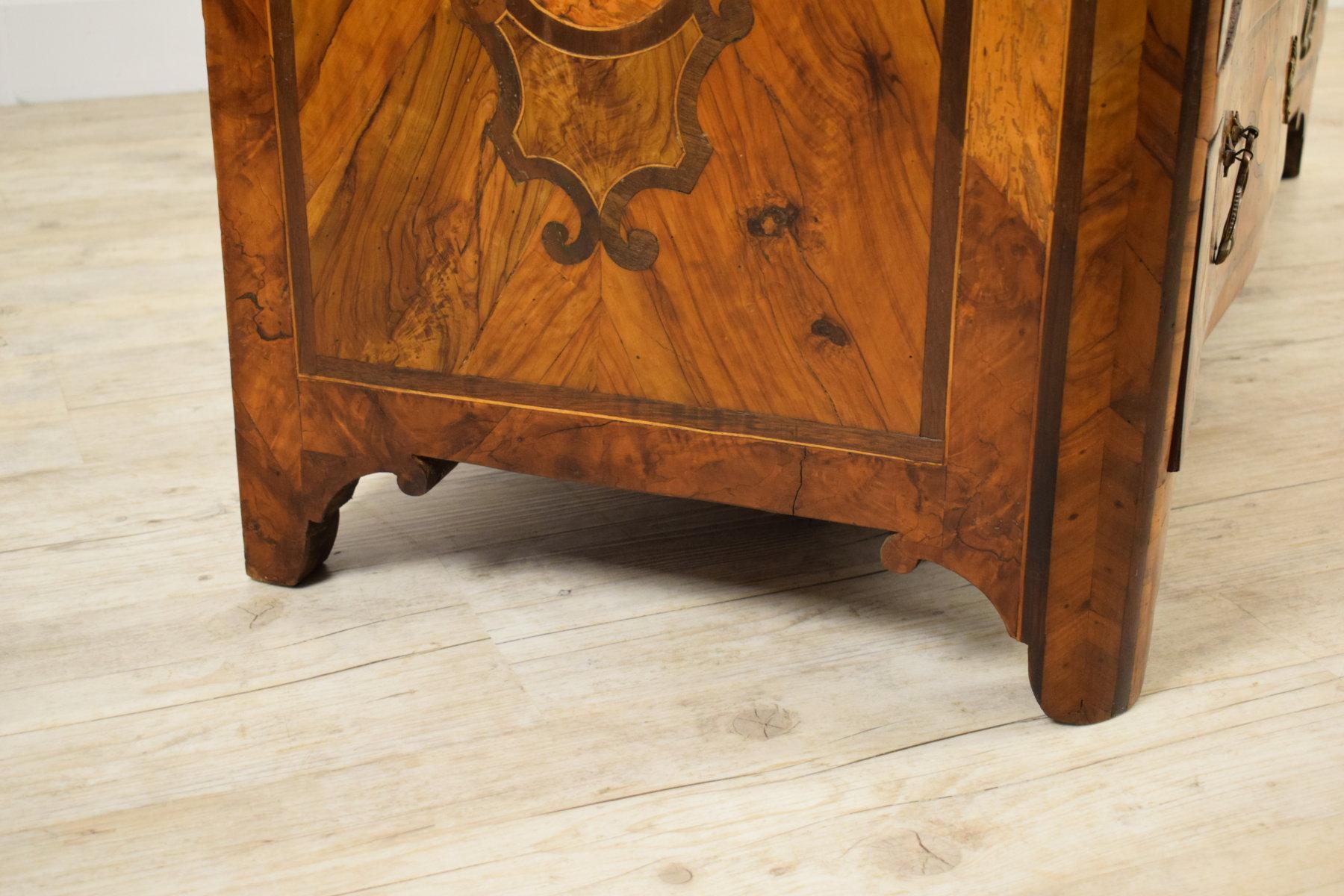 18th Century, Italian Olive Wood Paved and Inlaid Chest of Drawers For Sale 1