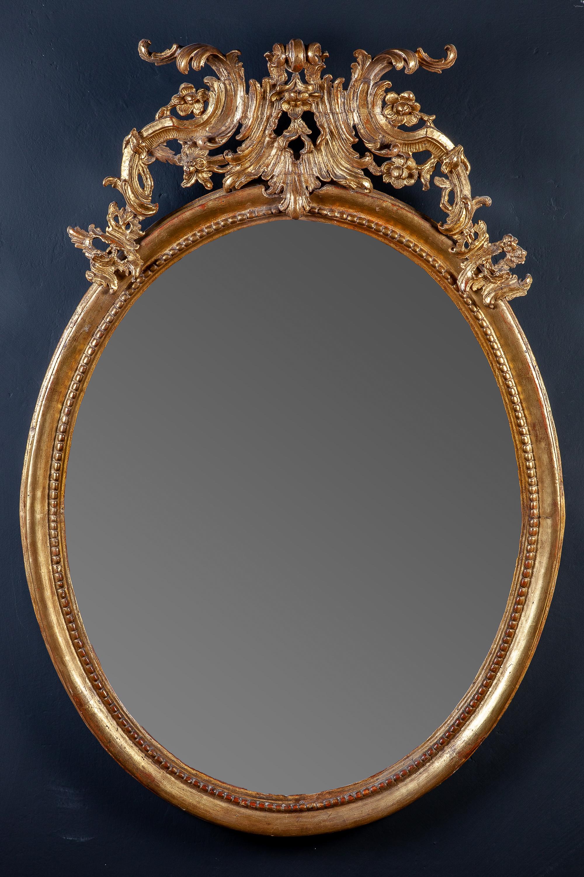 18th Century Italian Oval Shape Giltwood Mirror For Sale 4