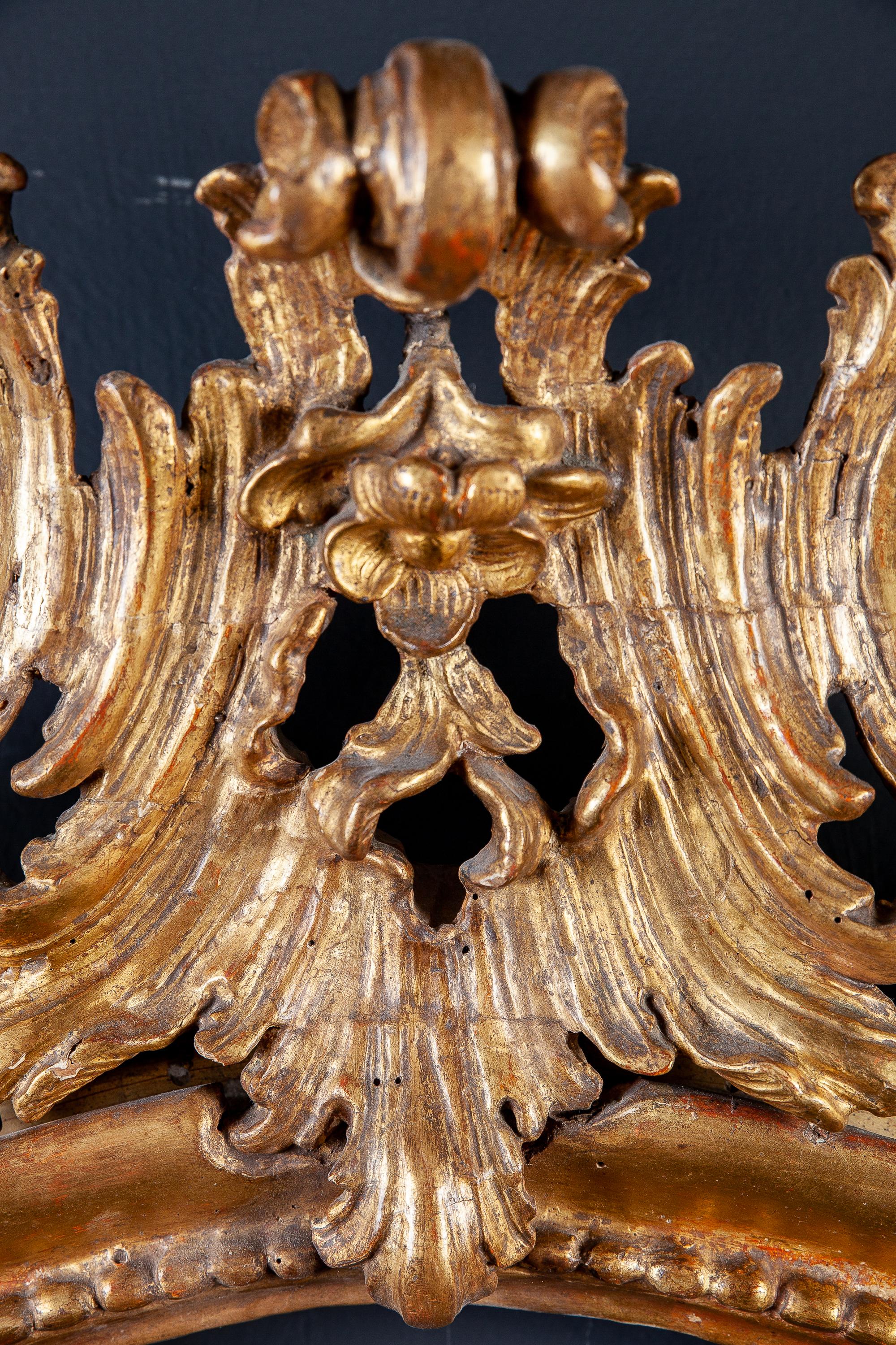 18th Century Italian Oval Shape Giltwood Mirror For Sale 2