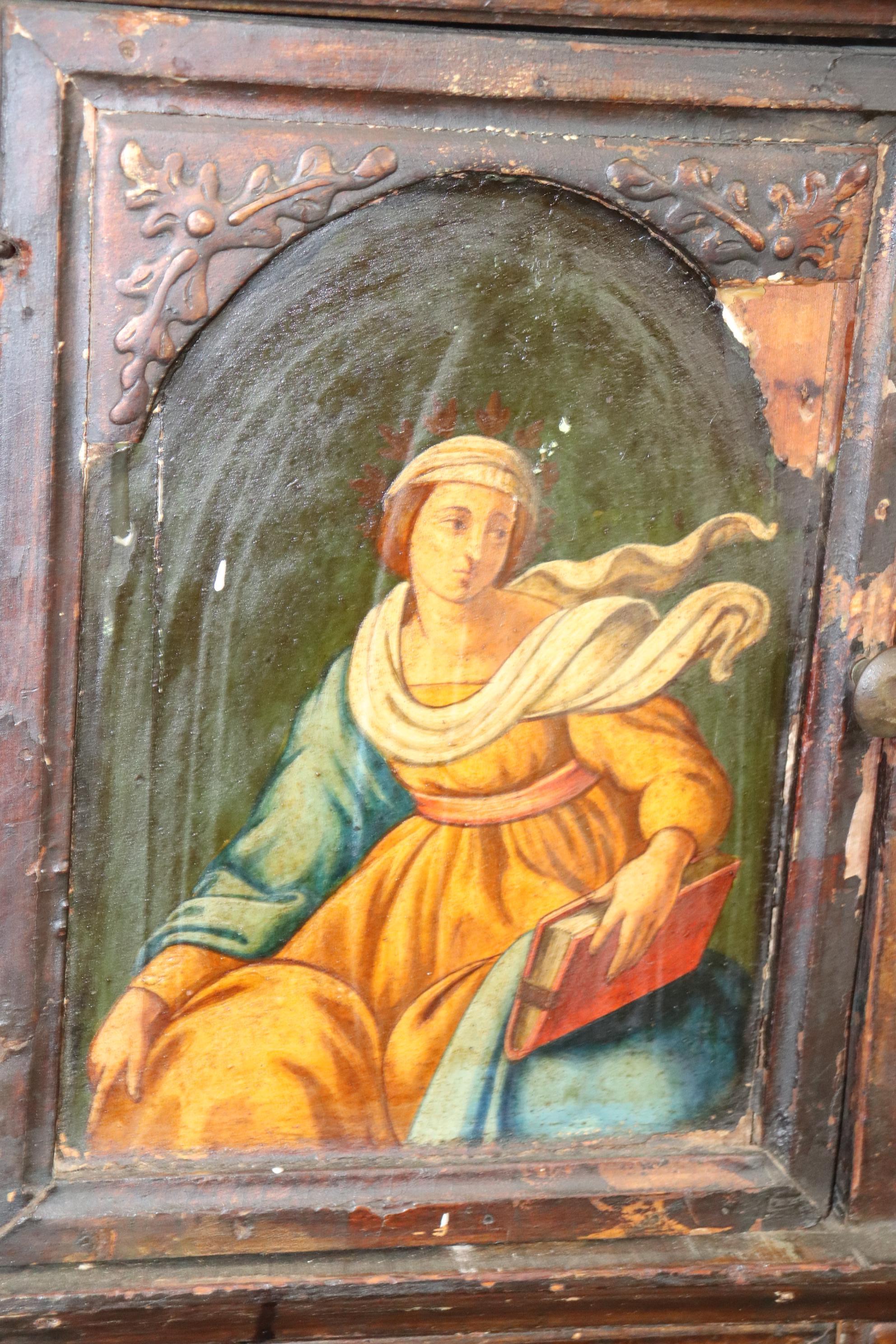 18th Century Italian Paint Decorated Figural Reliquary or Collector's Cabinet  In Good Condition In Swedesboro, NJ