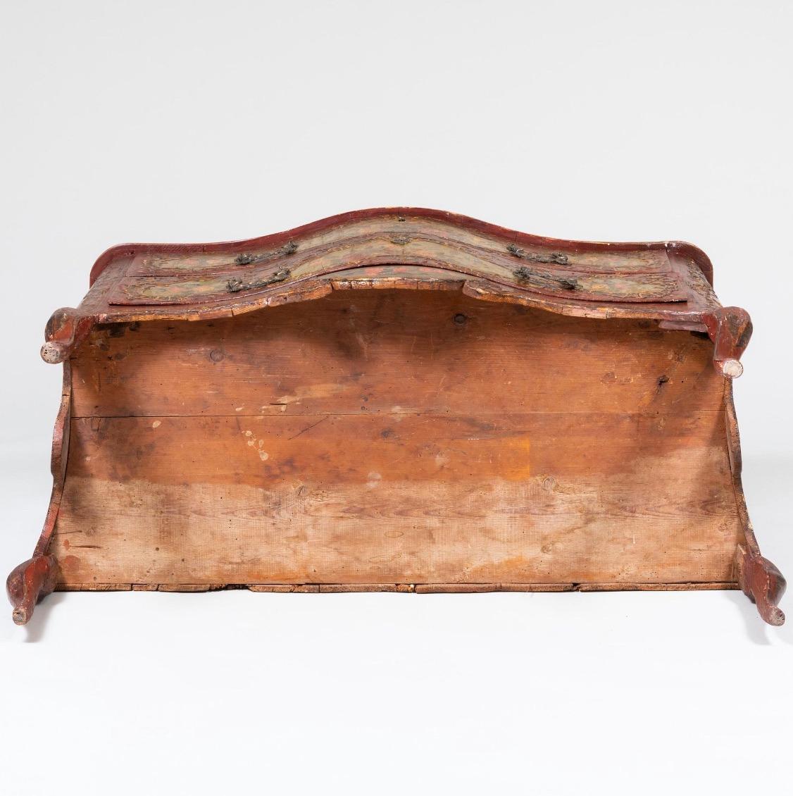 18th Century Italian Painted Bombe Commode ca. 1770 For Sale 7