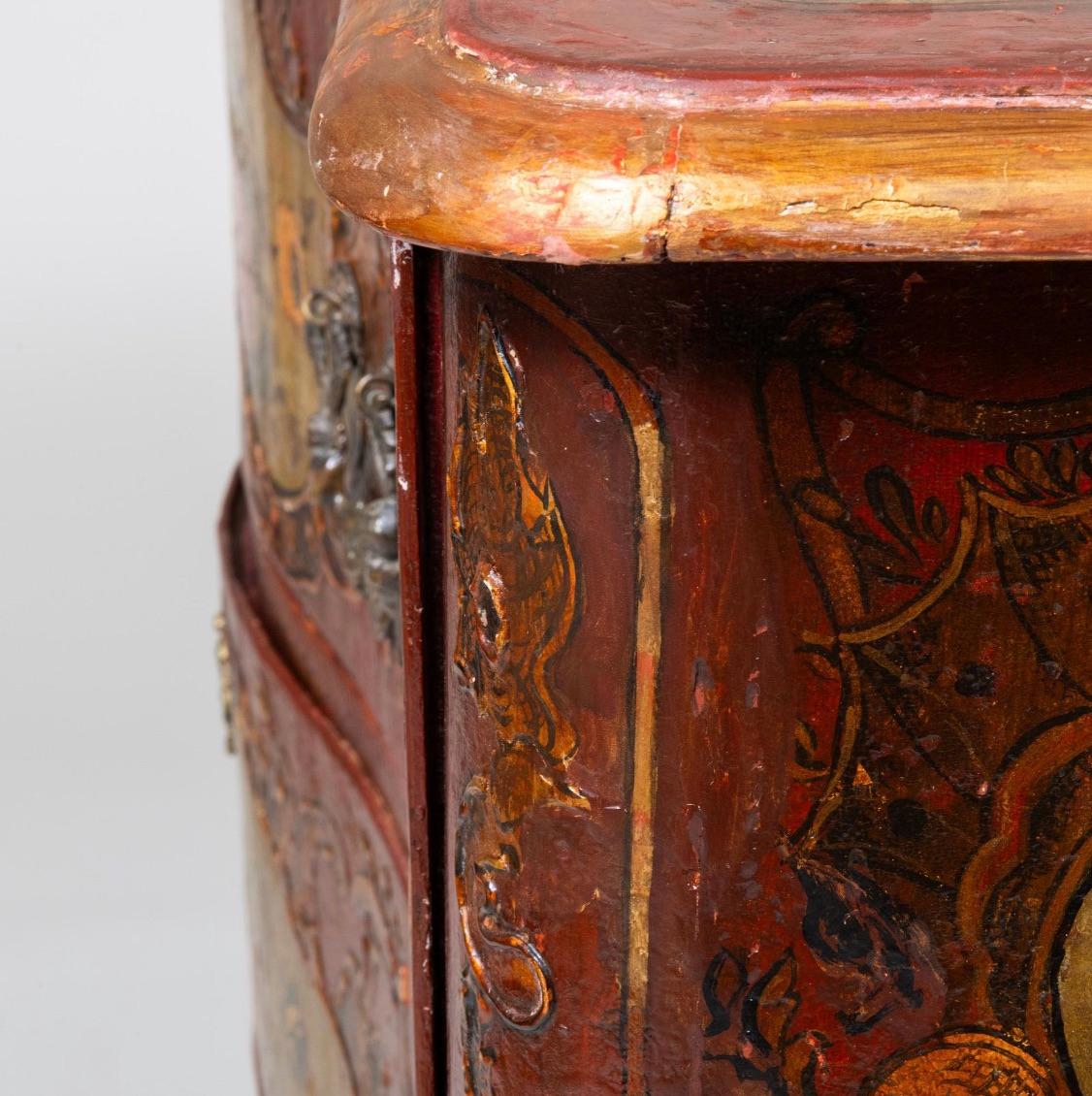 18th Century Italian Painted Bombe Commode ca. 1770 In Good Condition For Sale In Tarry Town, NY