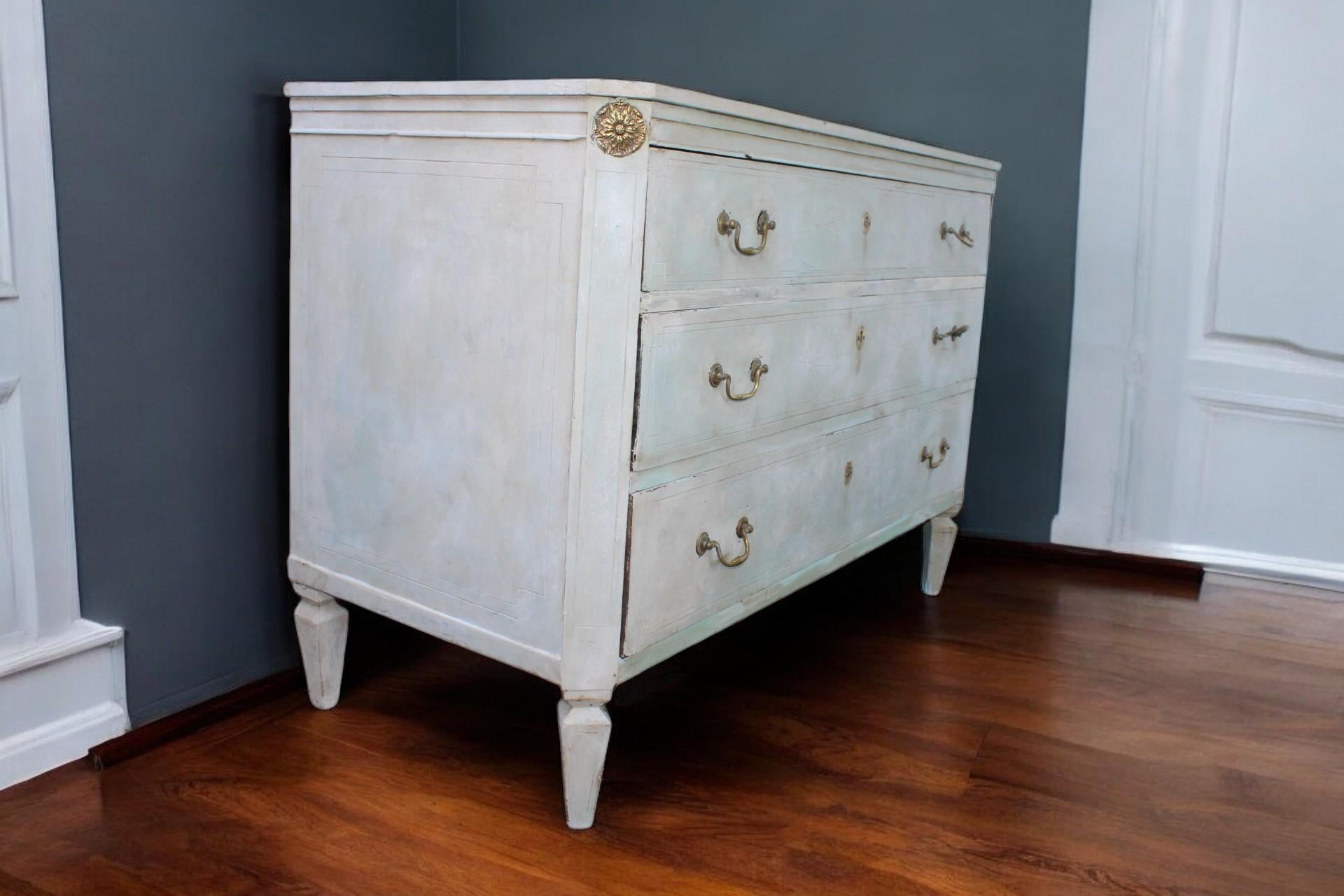 18th-Century Italian Painted Commode Chest of Drawers

📜 Provenance – 18th-Century Italian Painted Commode, circa 1770
Discovered on a recent sourcing trip through northern Tuscany, this exceptional 18th-century Italian painted commode was acquired