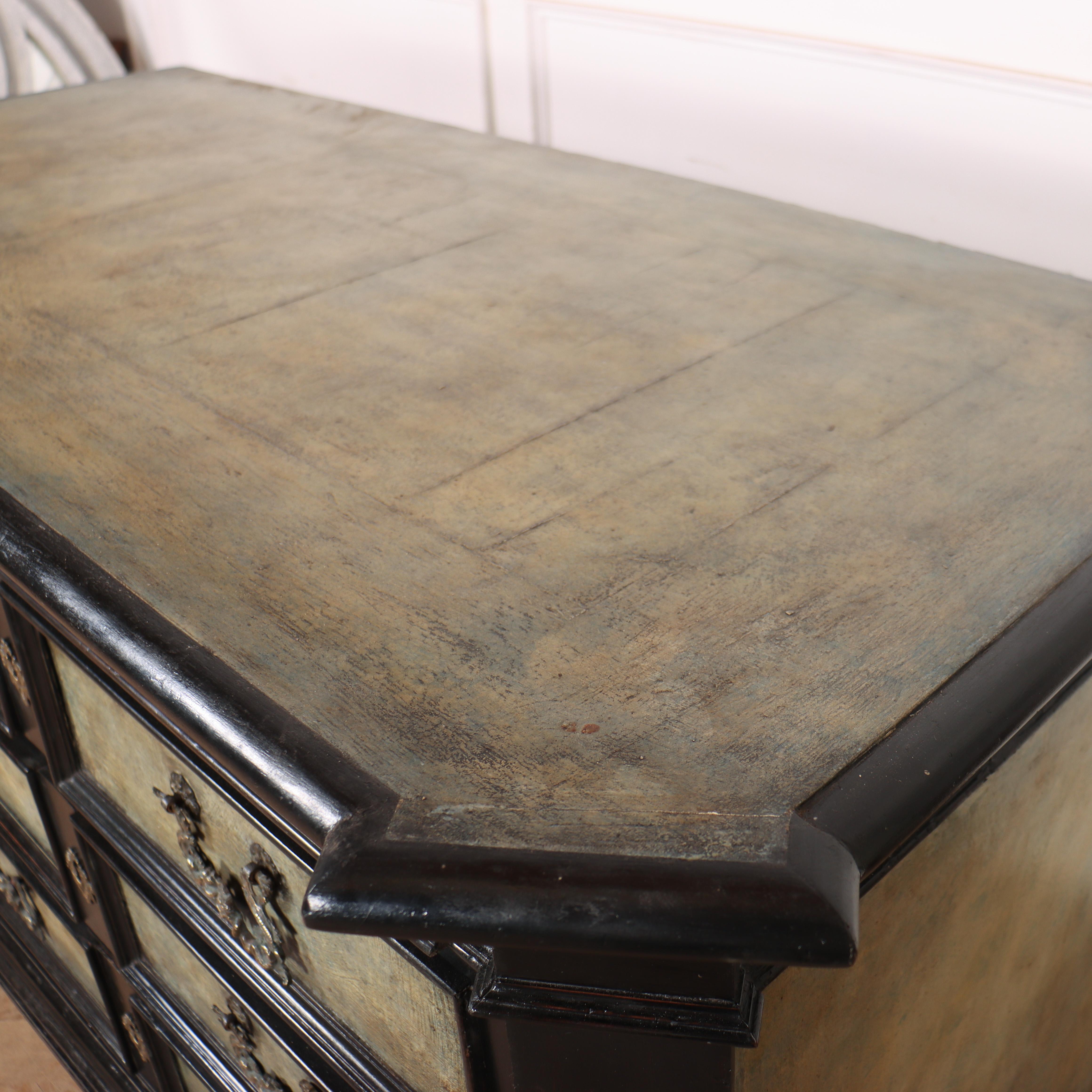 18th Century Italian Painted Commode For Sale 6