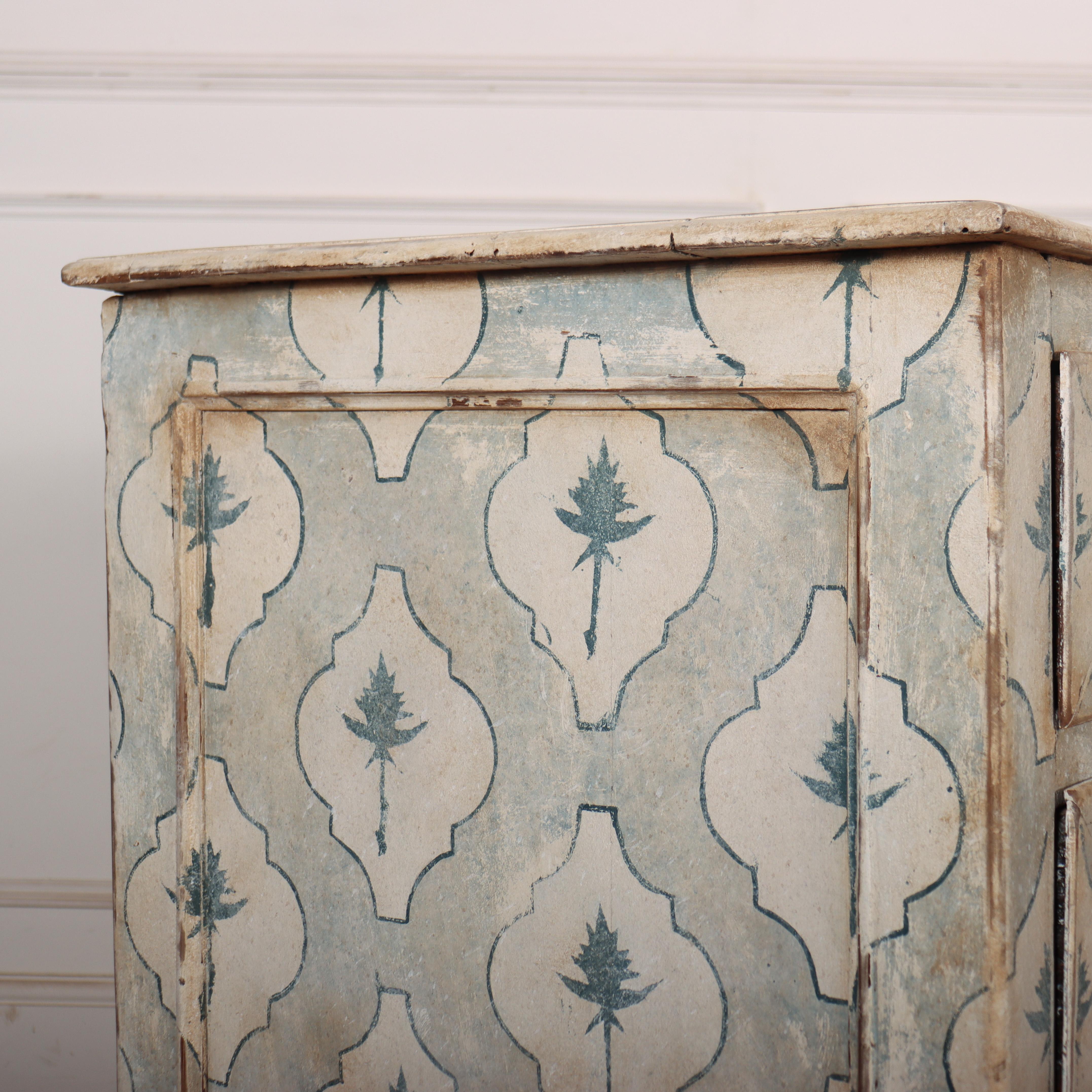 18th Century Italian Painted Commode For Sale 3