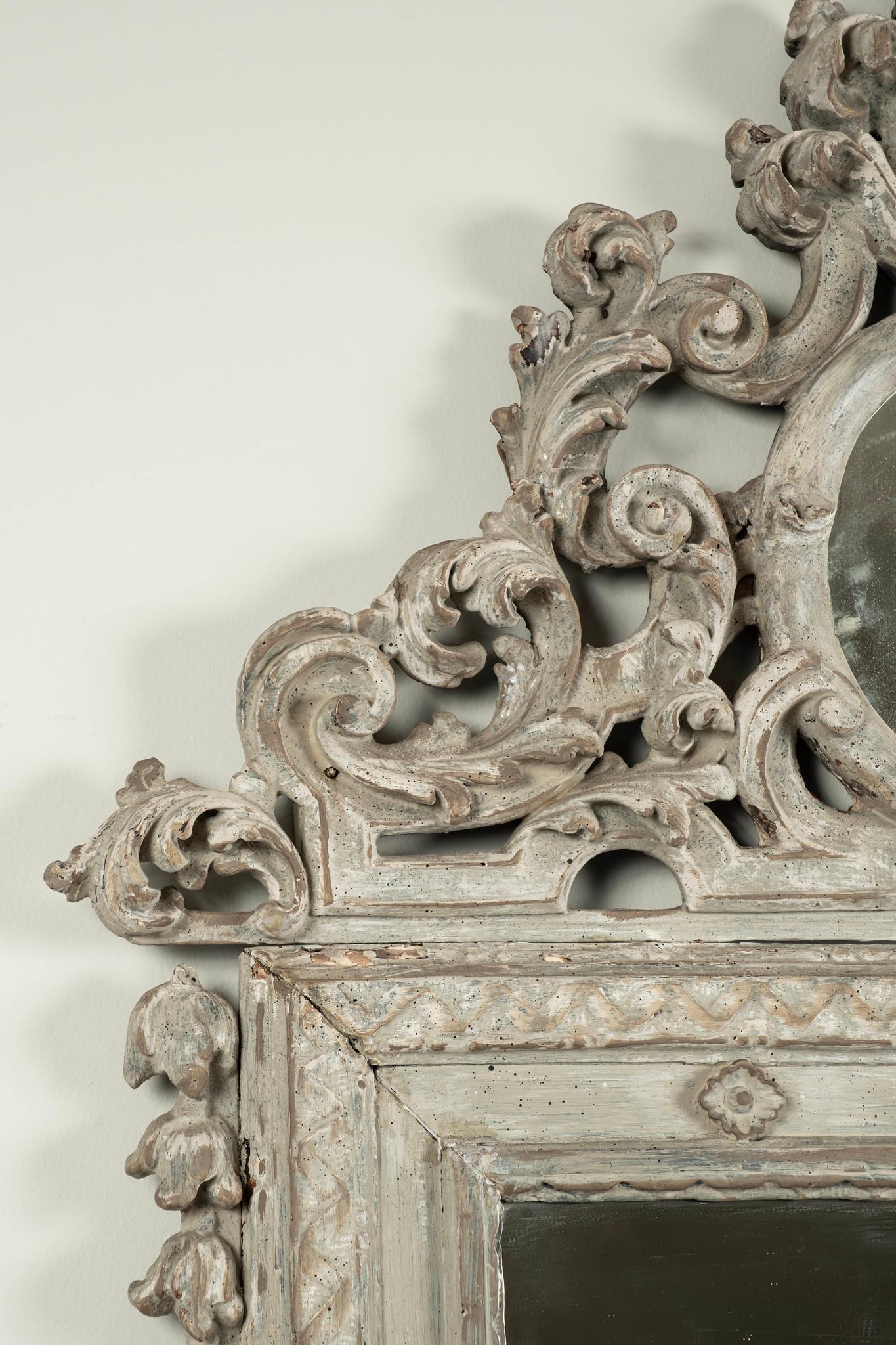 Sculpté à la main XVIIIe siècle italien Louis XV  Miroir peint en vente