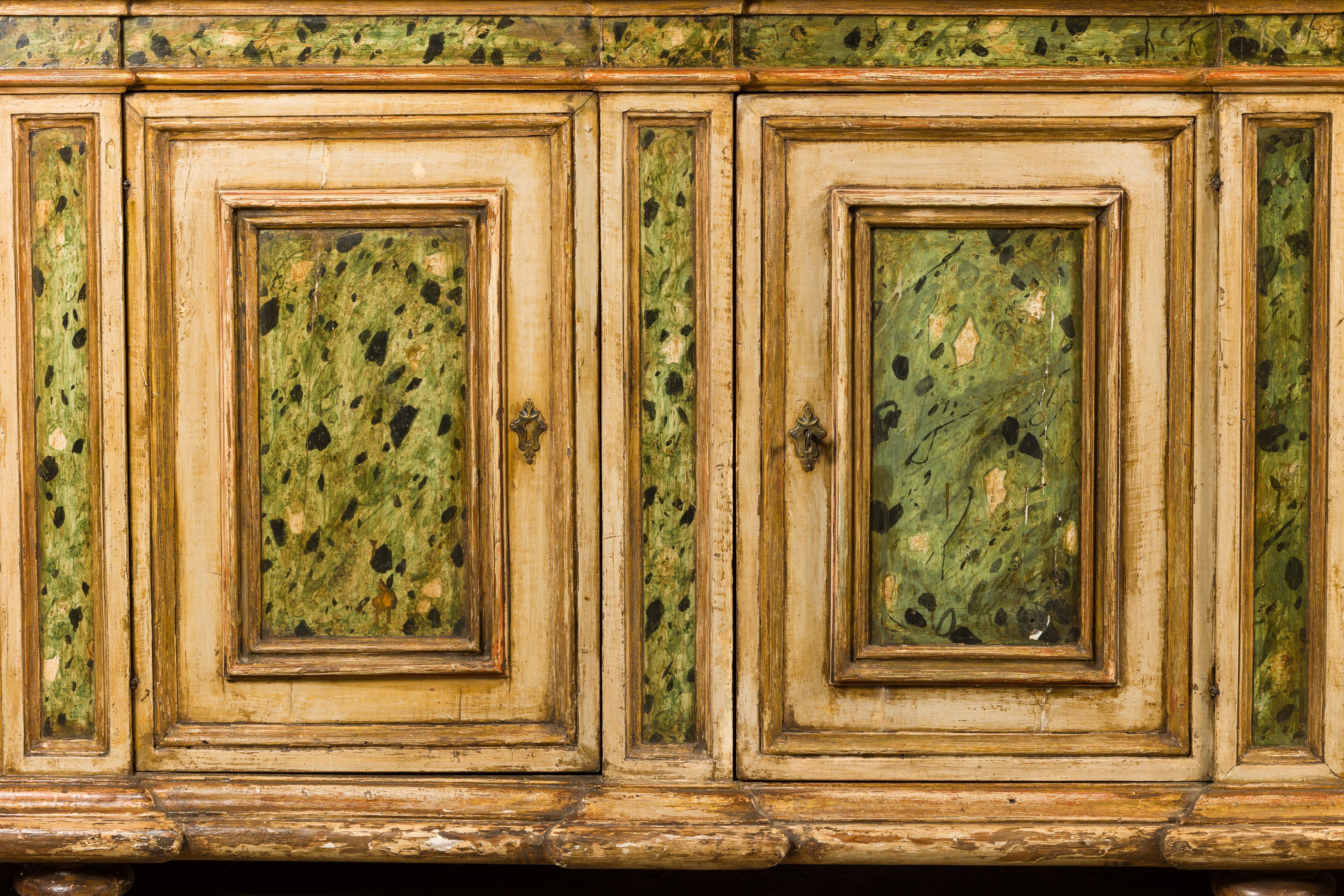 18th Century Italian Painted Sideboard with Two Doors and Rounded Corners For Sale 2