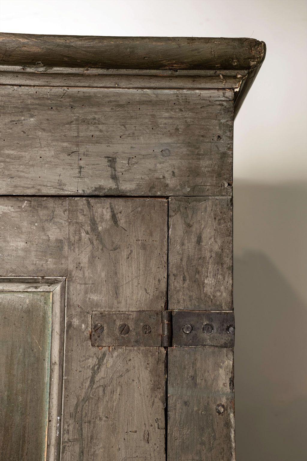 18th Century Italian Painted Wardrobe (Italienisch) im Angebot