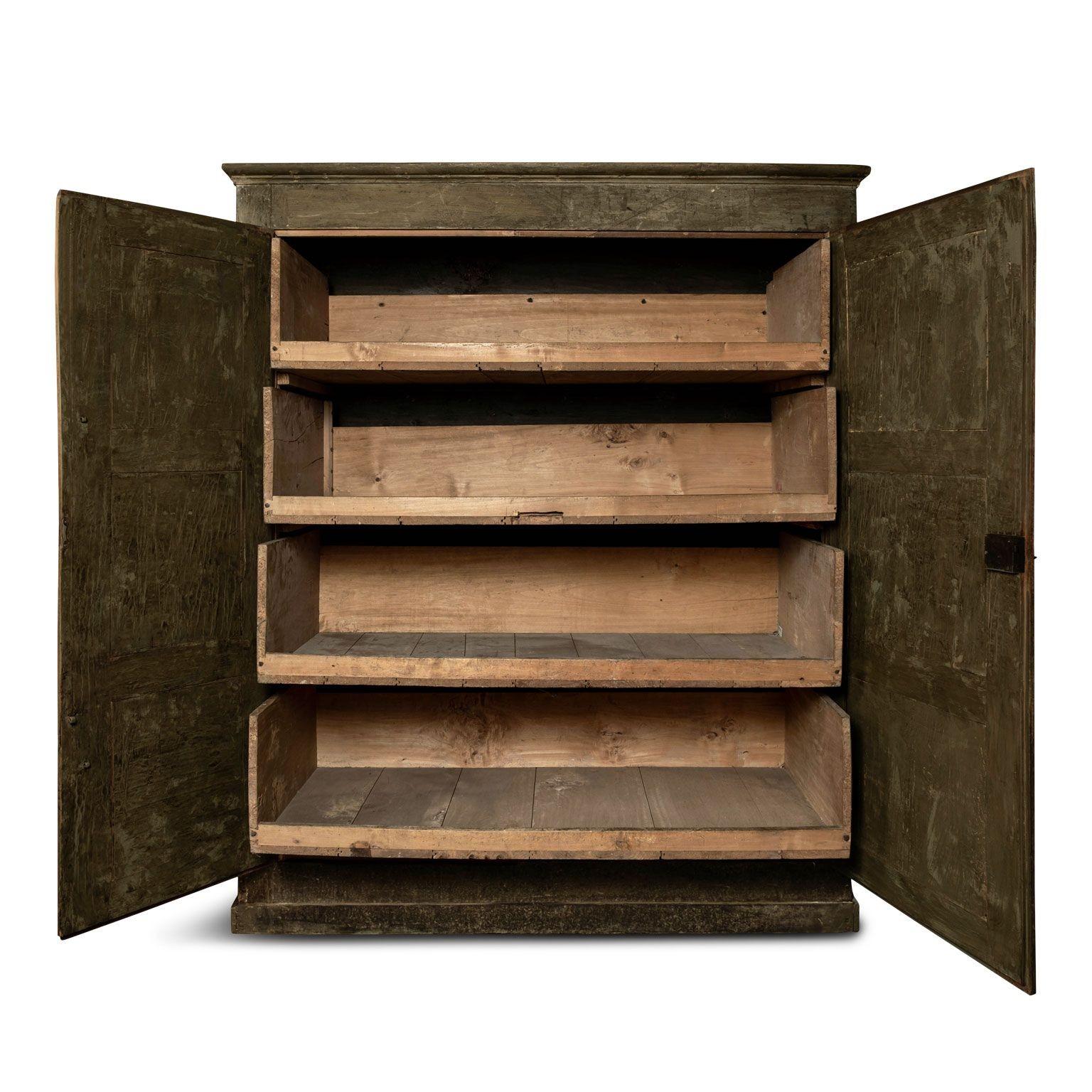 18th Century Italian Painted Wardrobe im Zustand „Gut“ im Angebot in Houston, TX
