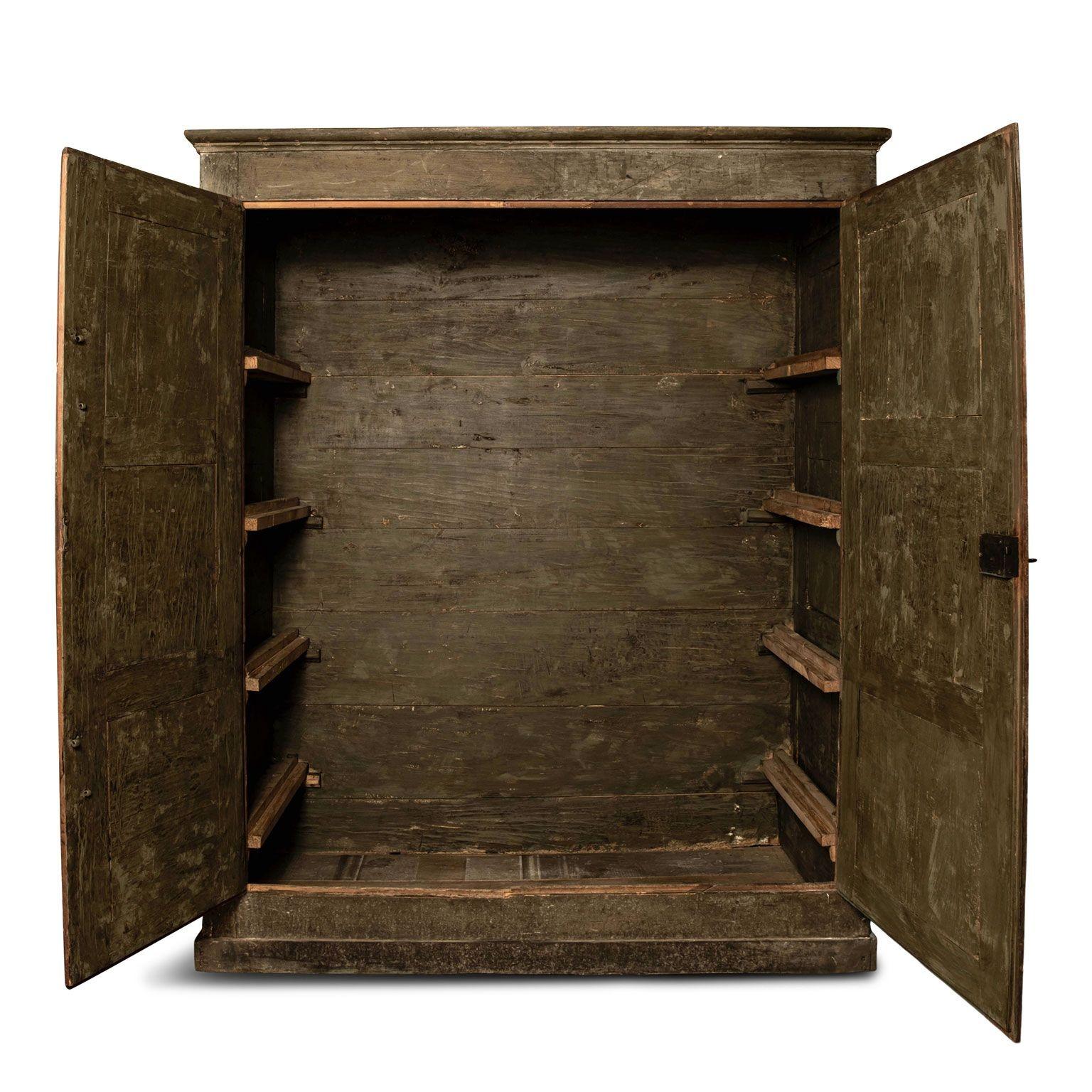 18th Century Italian Painted Wardrobe (18. Jahrhundert) im Angebot