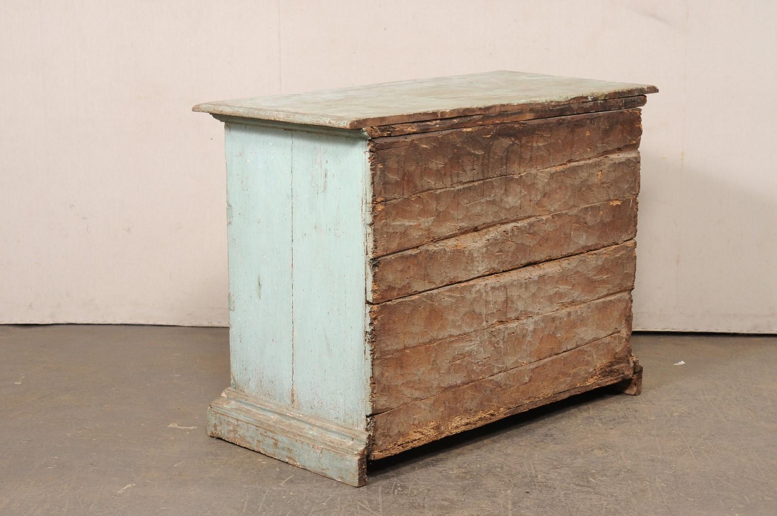 Italienische bemalte Holztruhe aus dem 18. Jahrhundert, blasse Cyanfarbe im Angebot 5