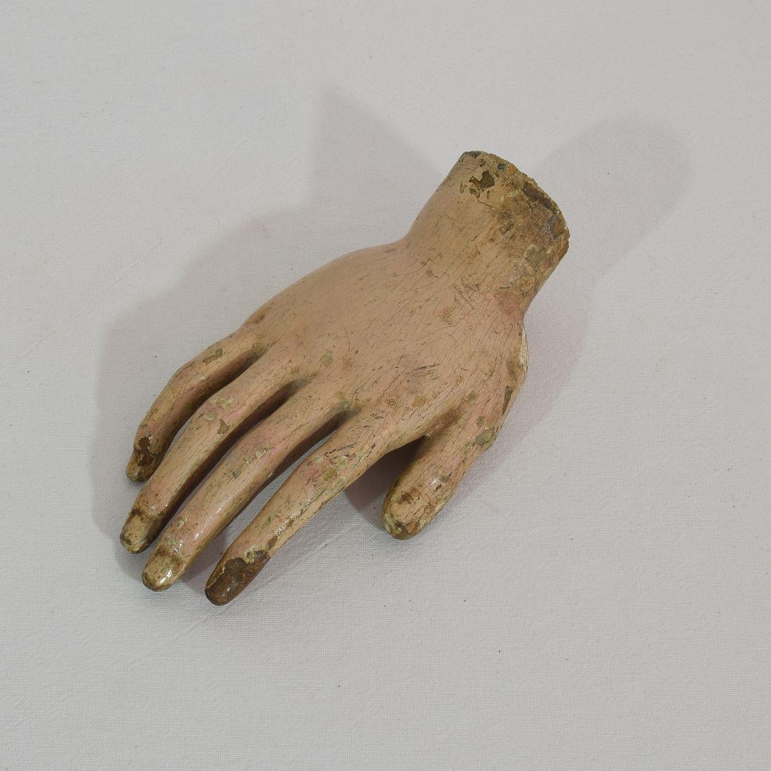 18th Century Italian Painted Wooden Hand of a Saint In Good Condition In Buisson, FR