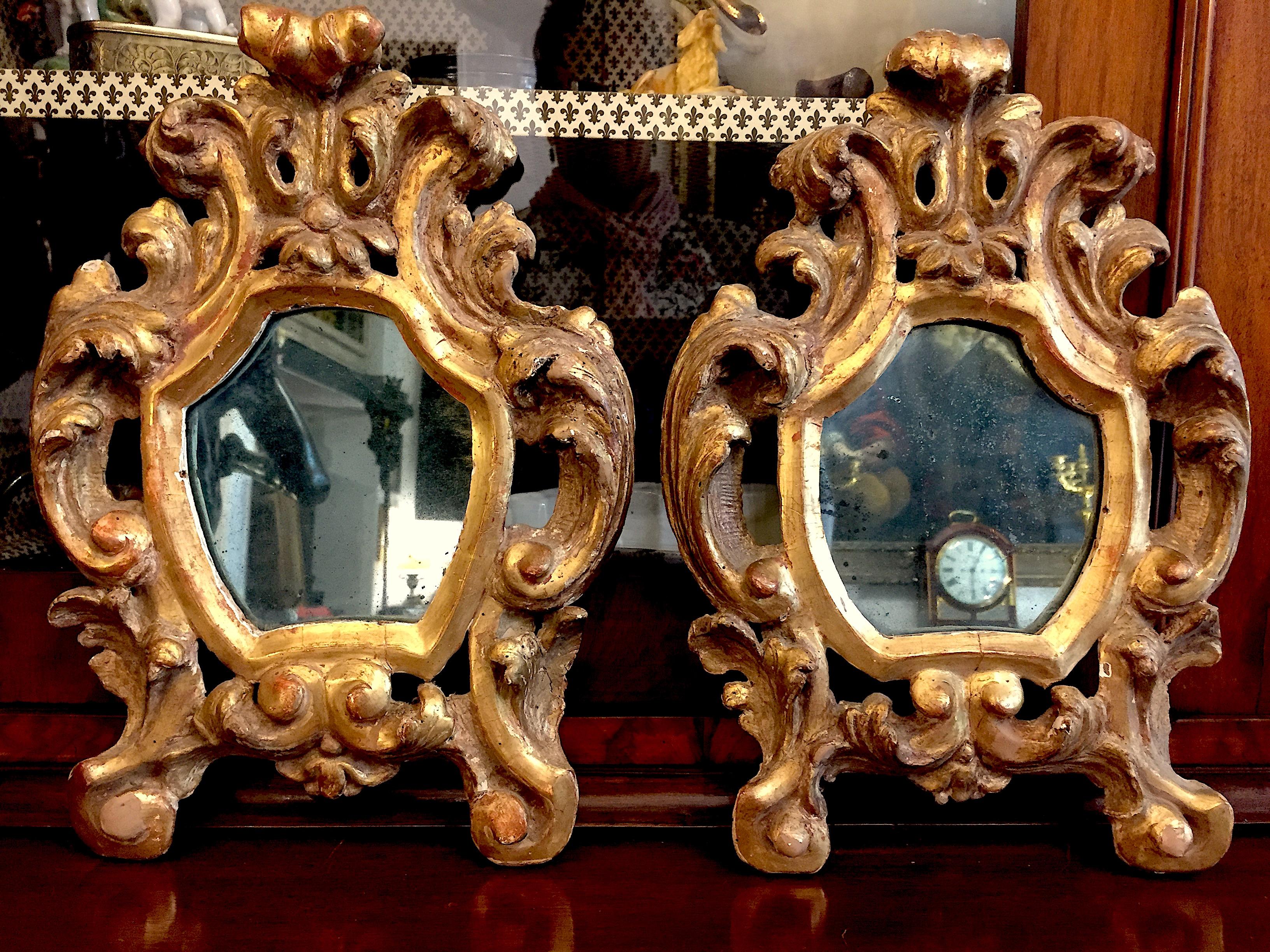 18th Century Italian Pair of Gilt Frames Small Louis XV Carved Mirrors In Good Condition In Milan, IT