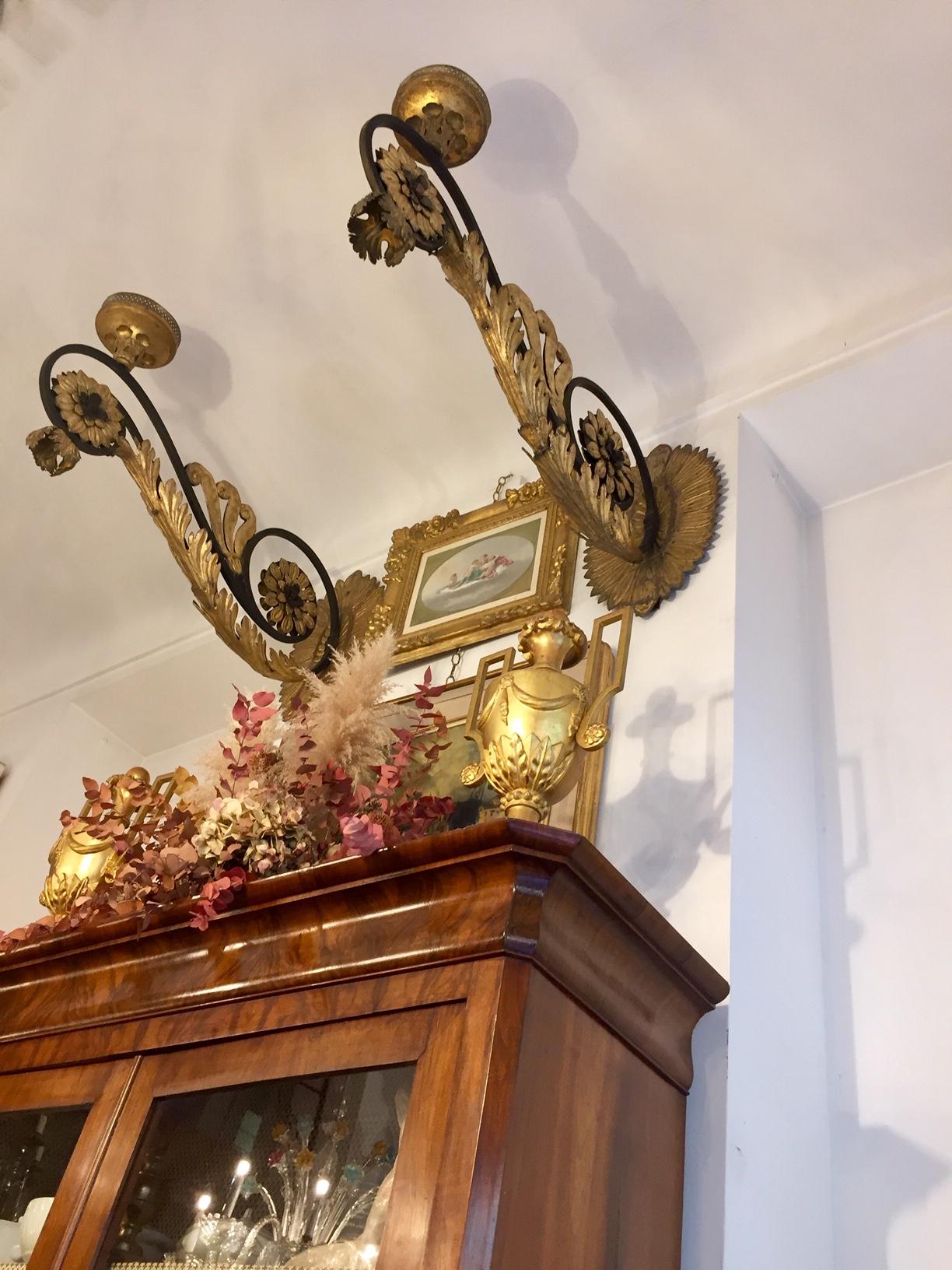 paire d'appliques en forme de tournesol dorées du 18e siècle en Italie Appliques de château surdimensionnées en vente 2