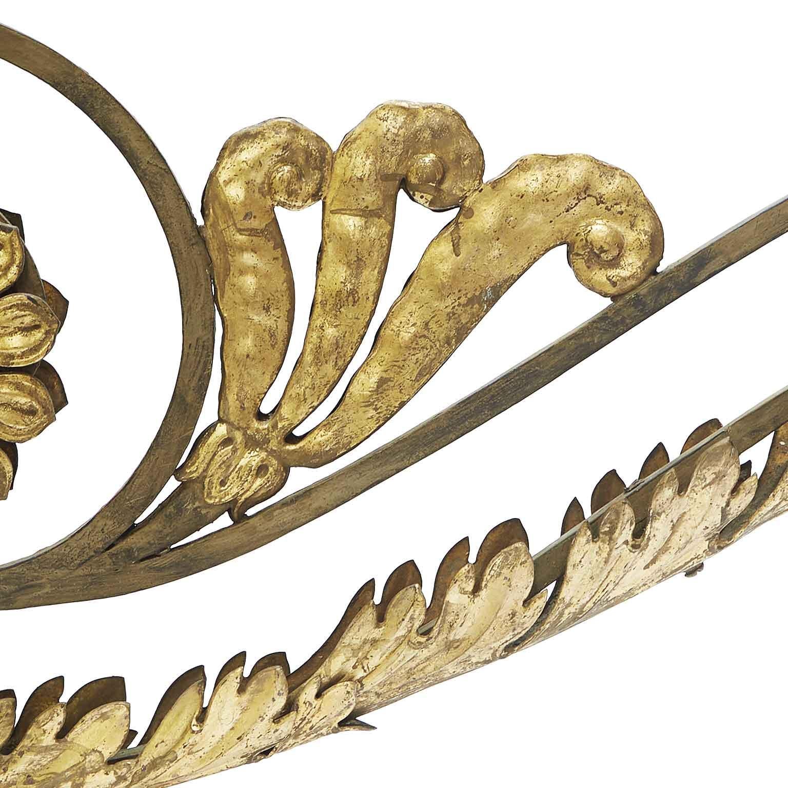 Doré paire d'appliques en forme de tournesol dorées du 18e siècle en Italie Appliques de château surdimensionnées en vente