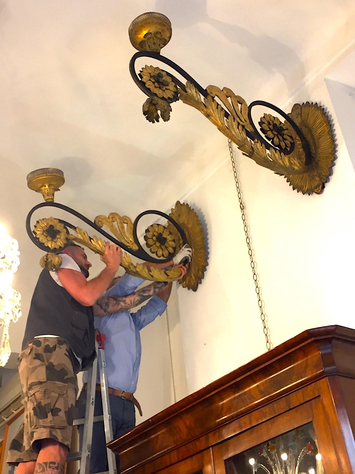 paire d'appliques en forme de tournesol dorées du 18e siècle en Italie Appliques de château surdimensionnées en vente 1