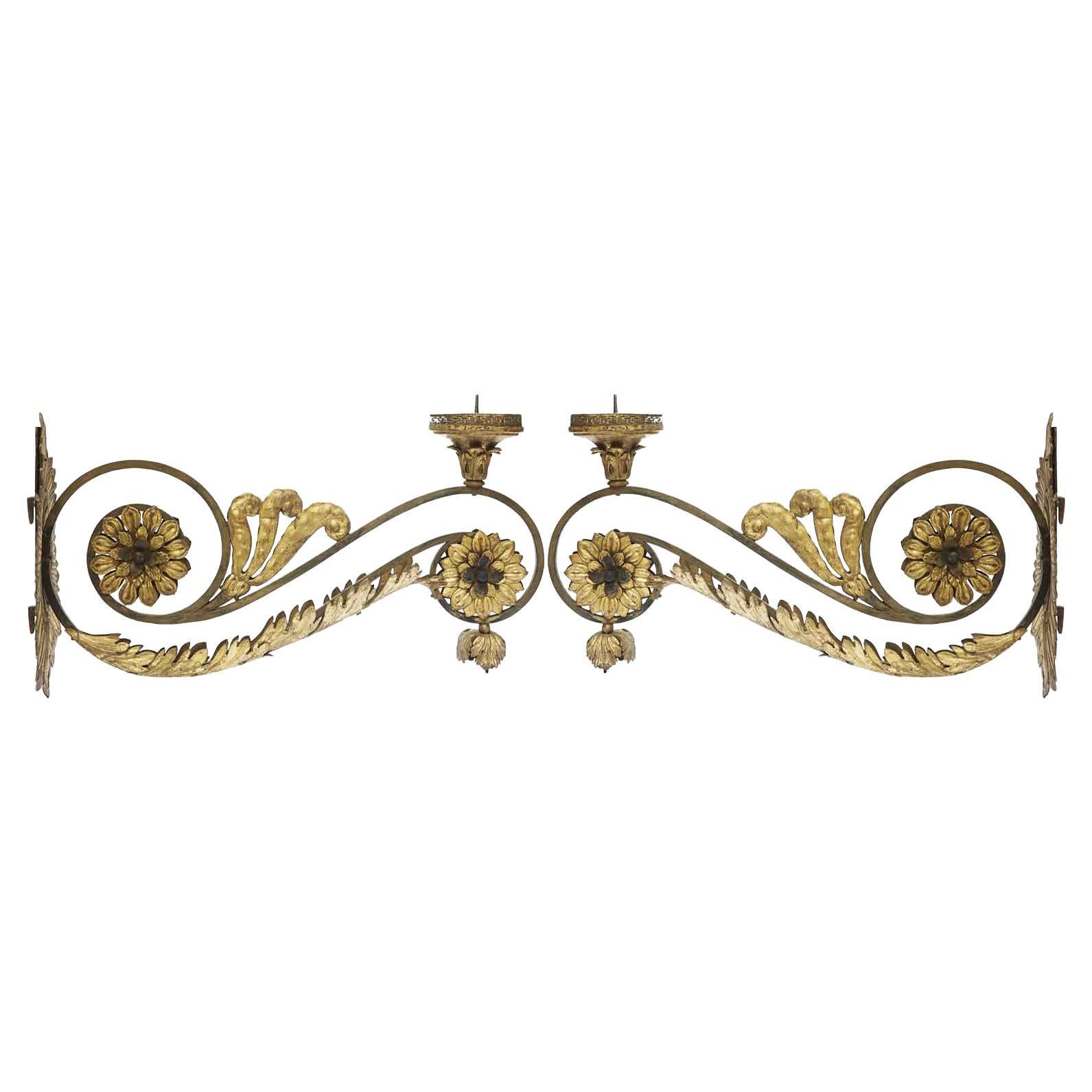 paire d'appliques en forme de tournesol dorées du 18e siècle en Italie Appliques de château surdimensionnées en vente