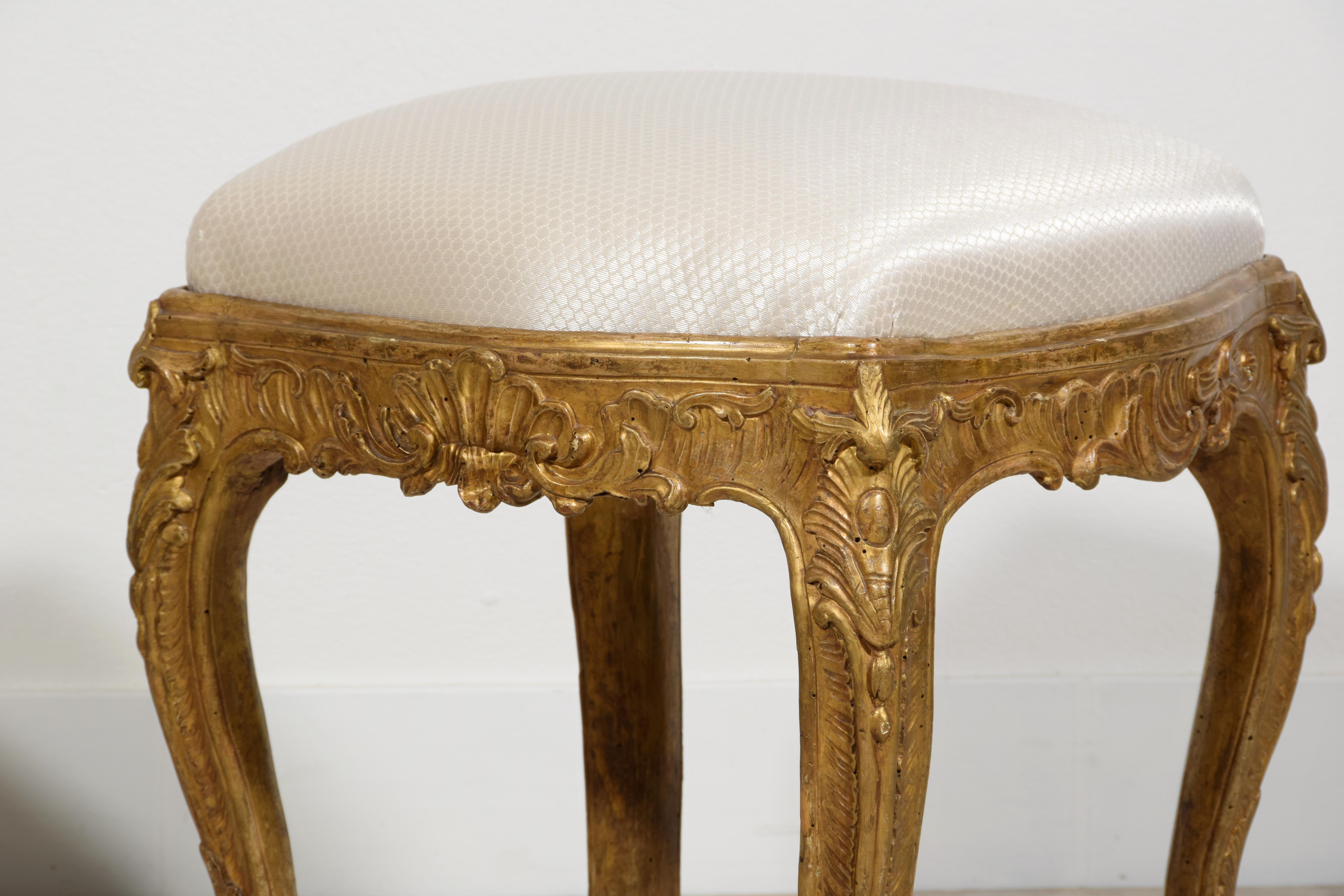 18th Century, Italian Pair of Gilt Wood Louis XV Stools  For Sale 8