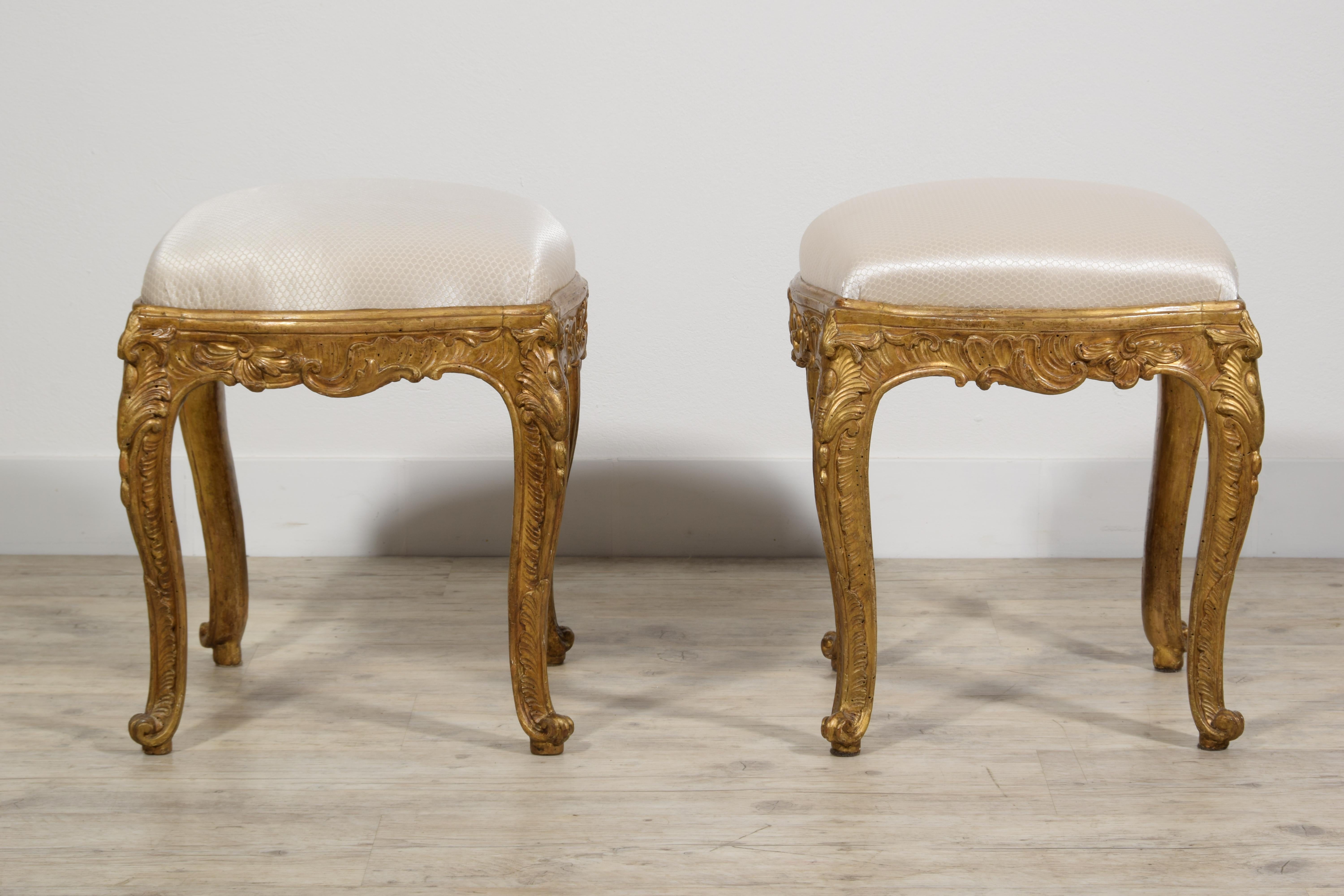 18th Century, Italian Pair of Gilt Wood Louis XV Stools  For Sale 12