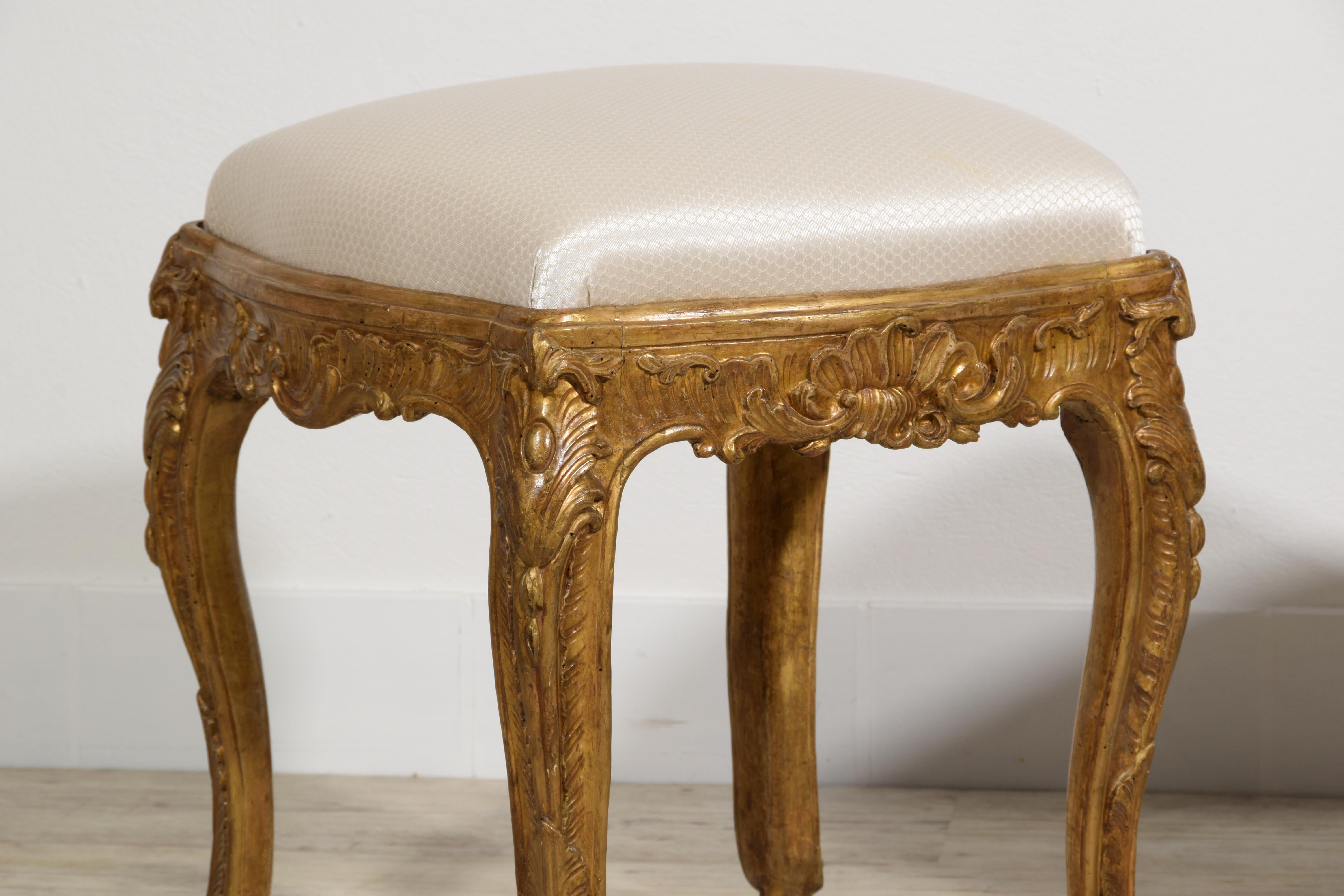 18th Century, Italian Pair of Gilt Wood Louis XV Stools  For Sale 5