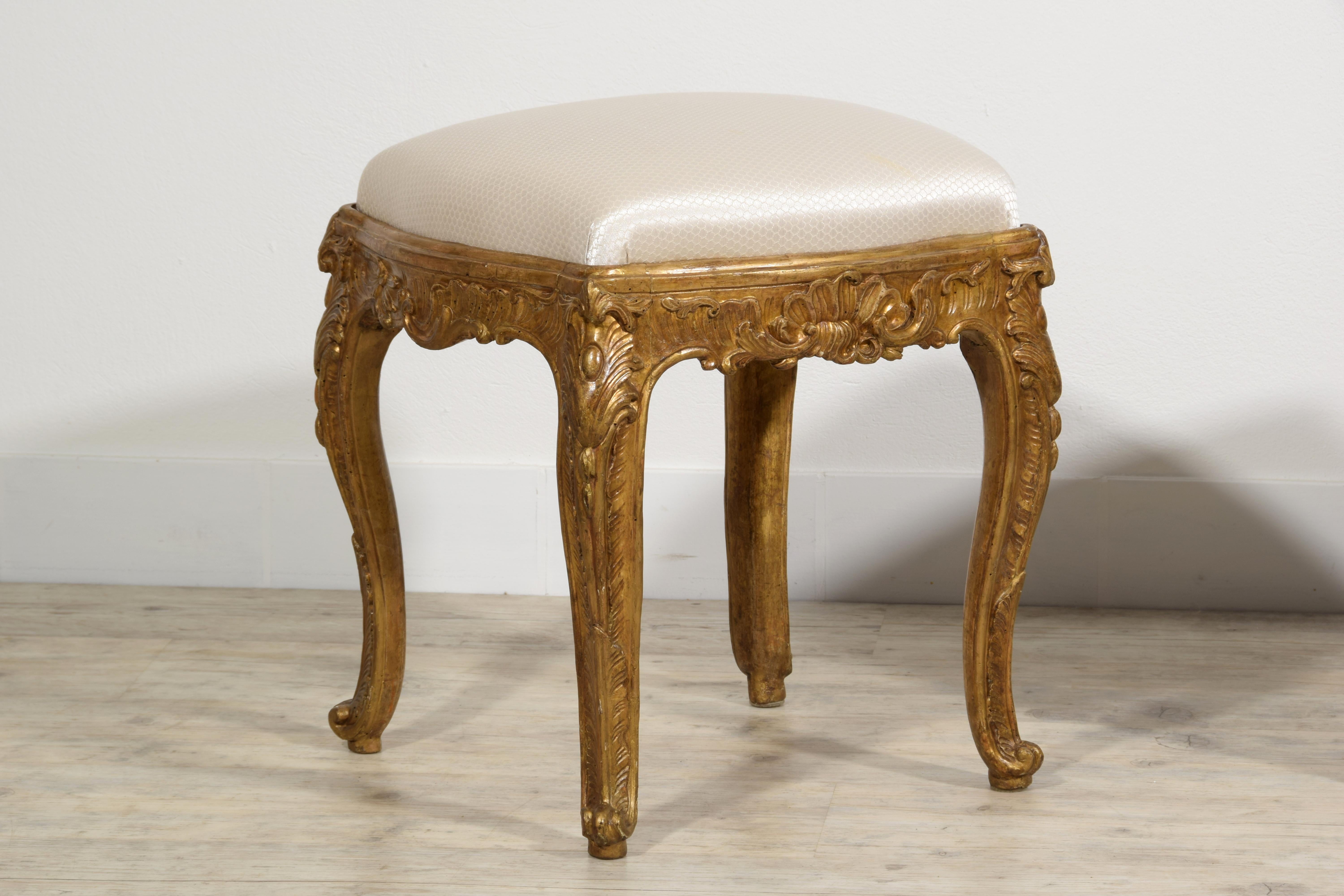 18th Century, Italian Pair of Gilt Wood Louis XV Stools  For Sale 6