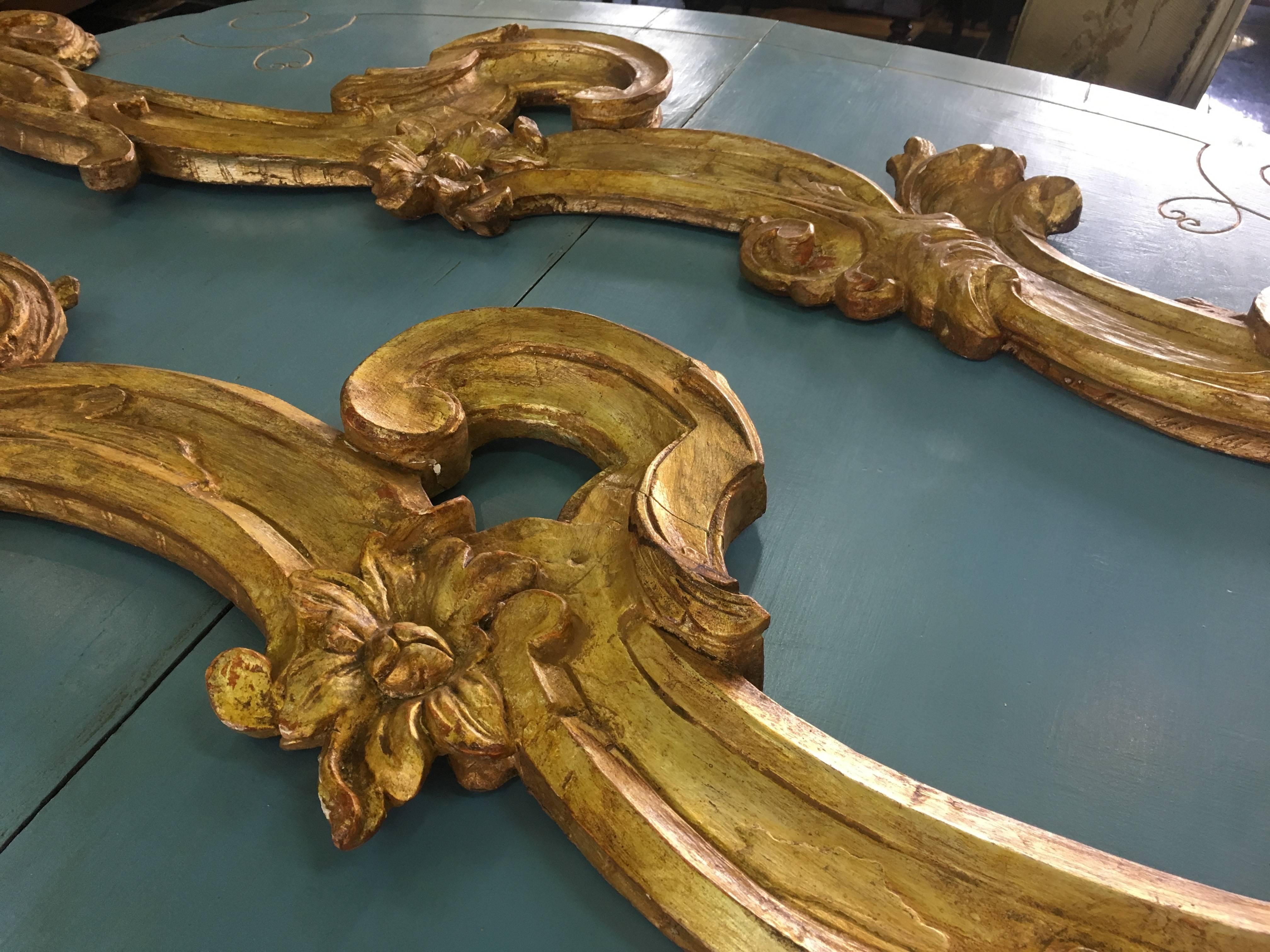 18th Century Italian Pair of Giltwood Wall Decoration 1