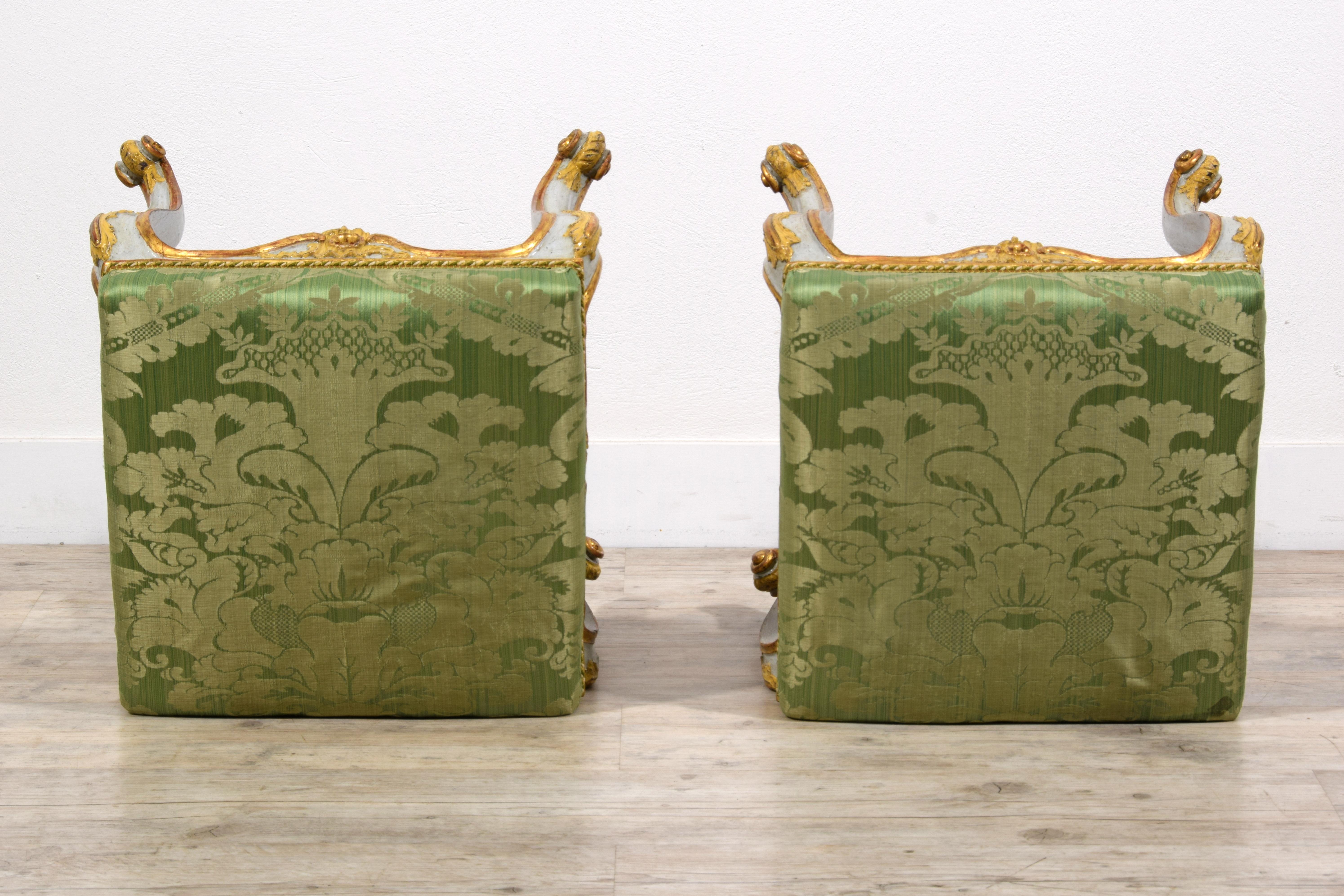 18th century, Italian Pair of Rococo Lacquered and Gilt Wood Stools For Sale 6