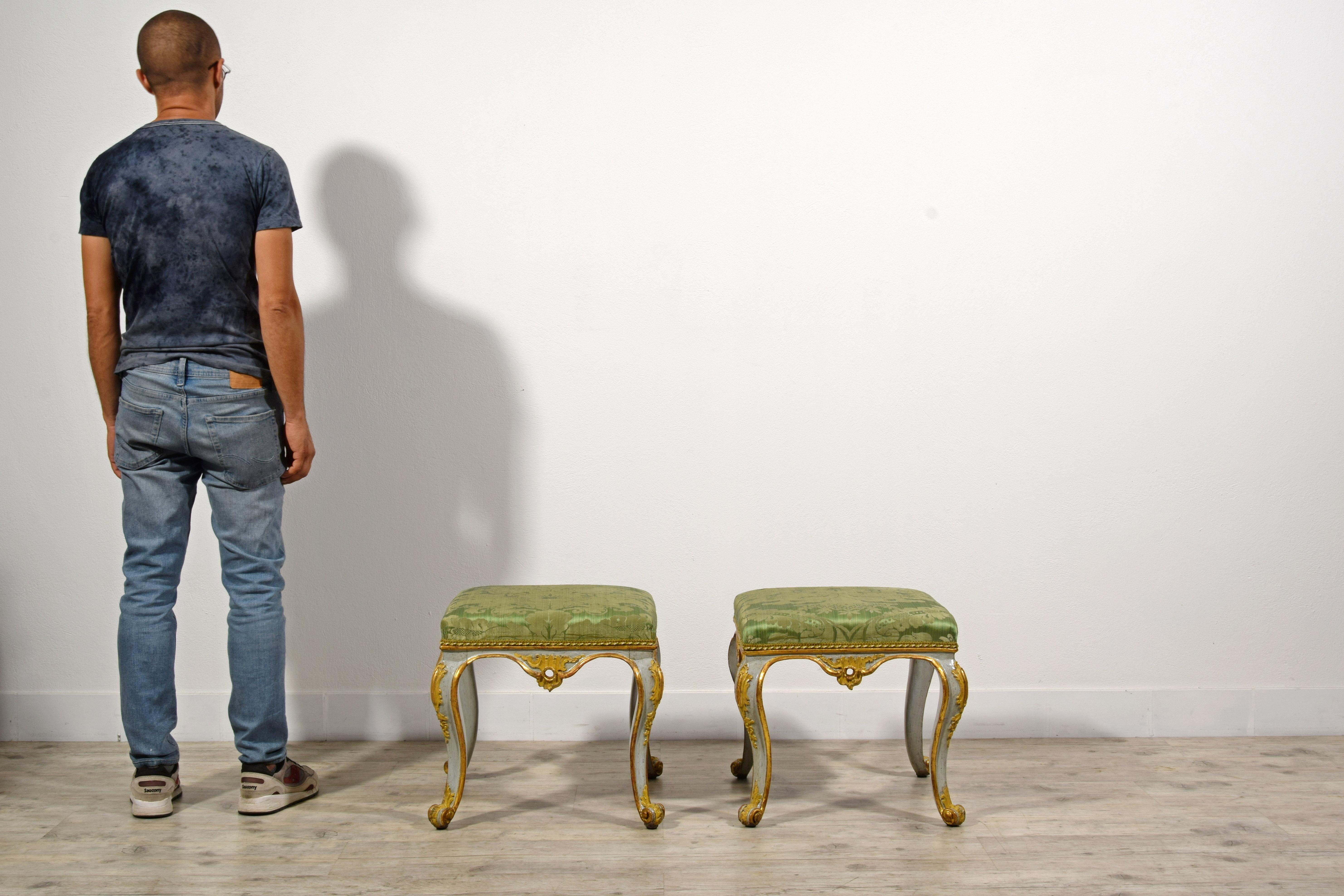 18th century, Italian Pair of Rococo Lacquered and Gilt Wood Stools For Sale 7