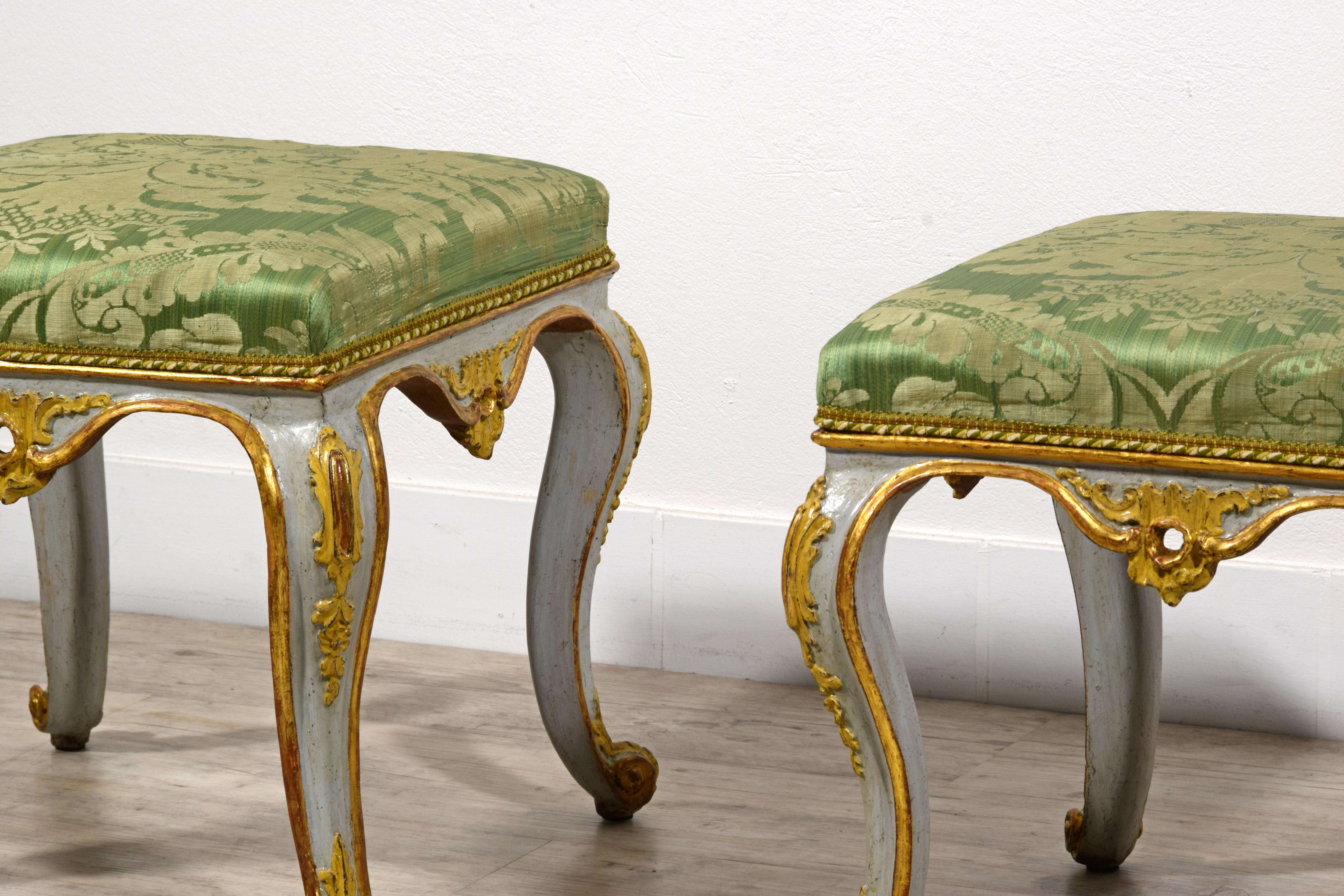 18th century, Italian Pair of Rococo Lacquered and Gilt Wood Stools For Sale 8