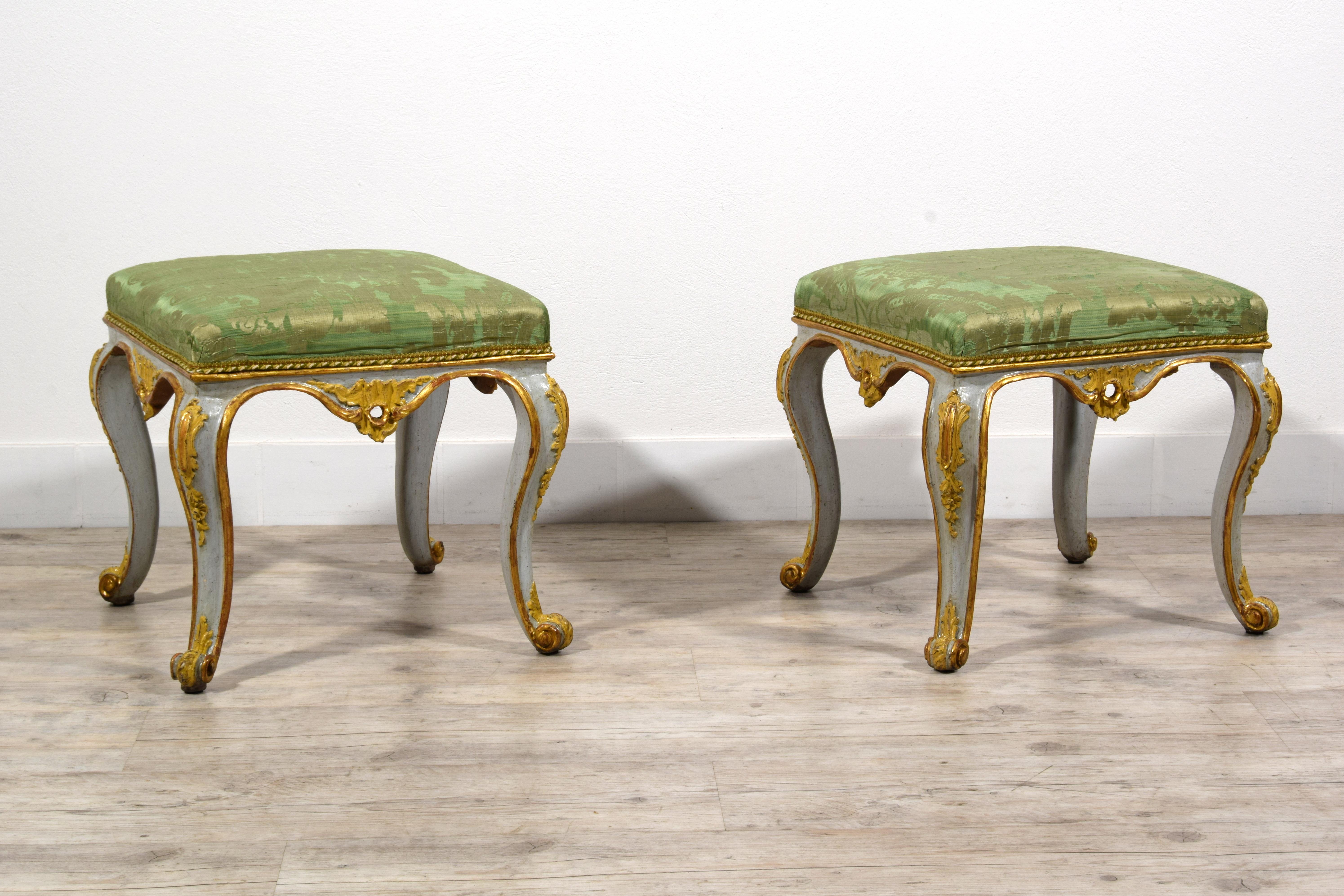 18th century, Italian Pair of Rococo Lacquered and Gilt Wood Stools For Sale 1