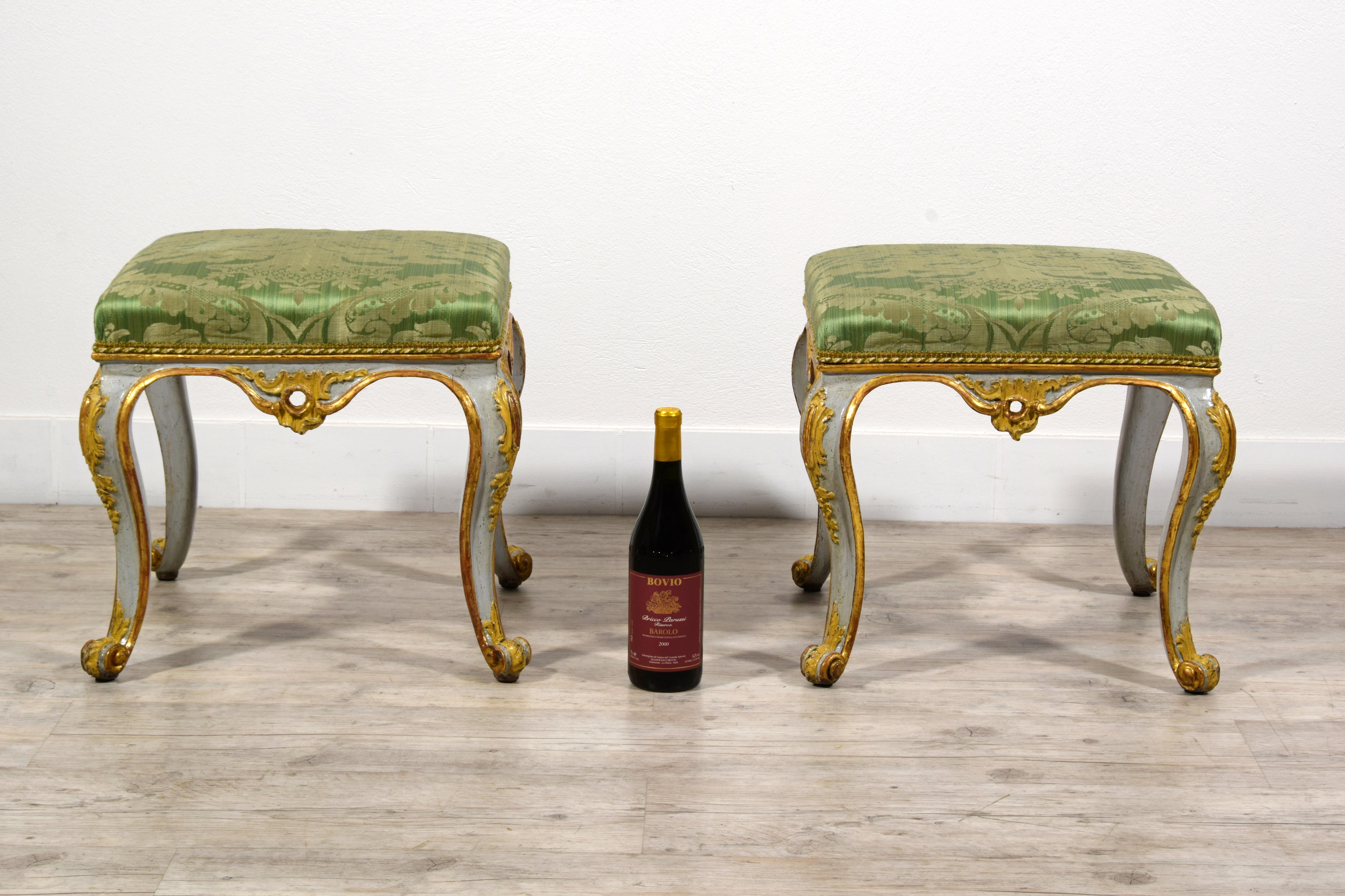 18th century, Italian Pair of Rococo Lacquered and Gilt Wood Stools For Sale 2