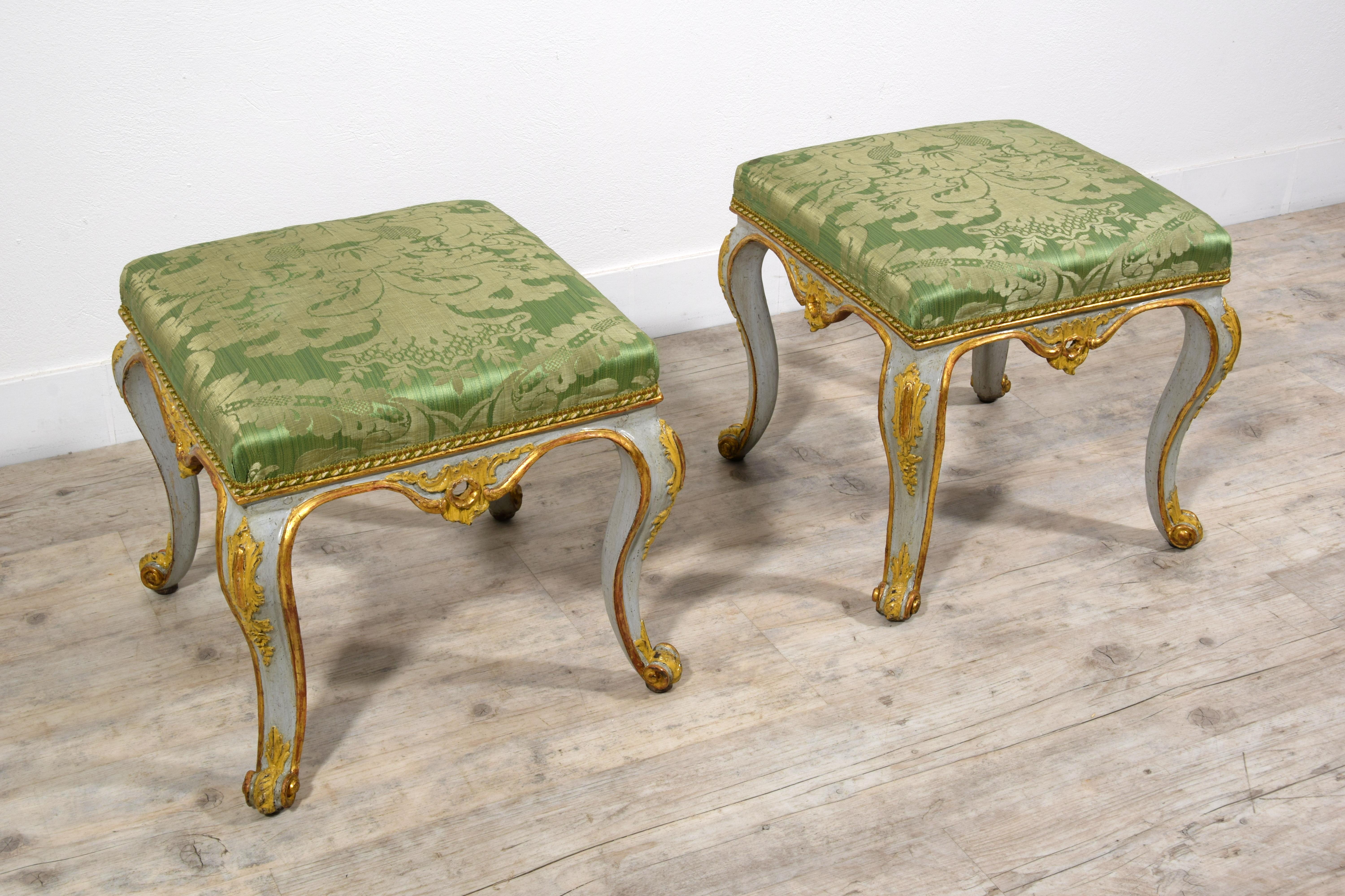 18th century, Italian Pair of Rococo Lacquered and Gilt Wood Stools For Sale 3