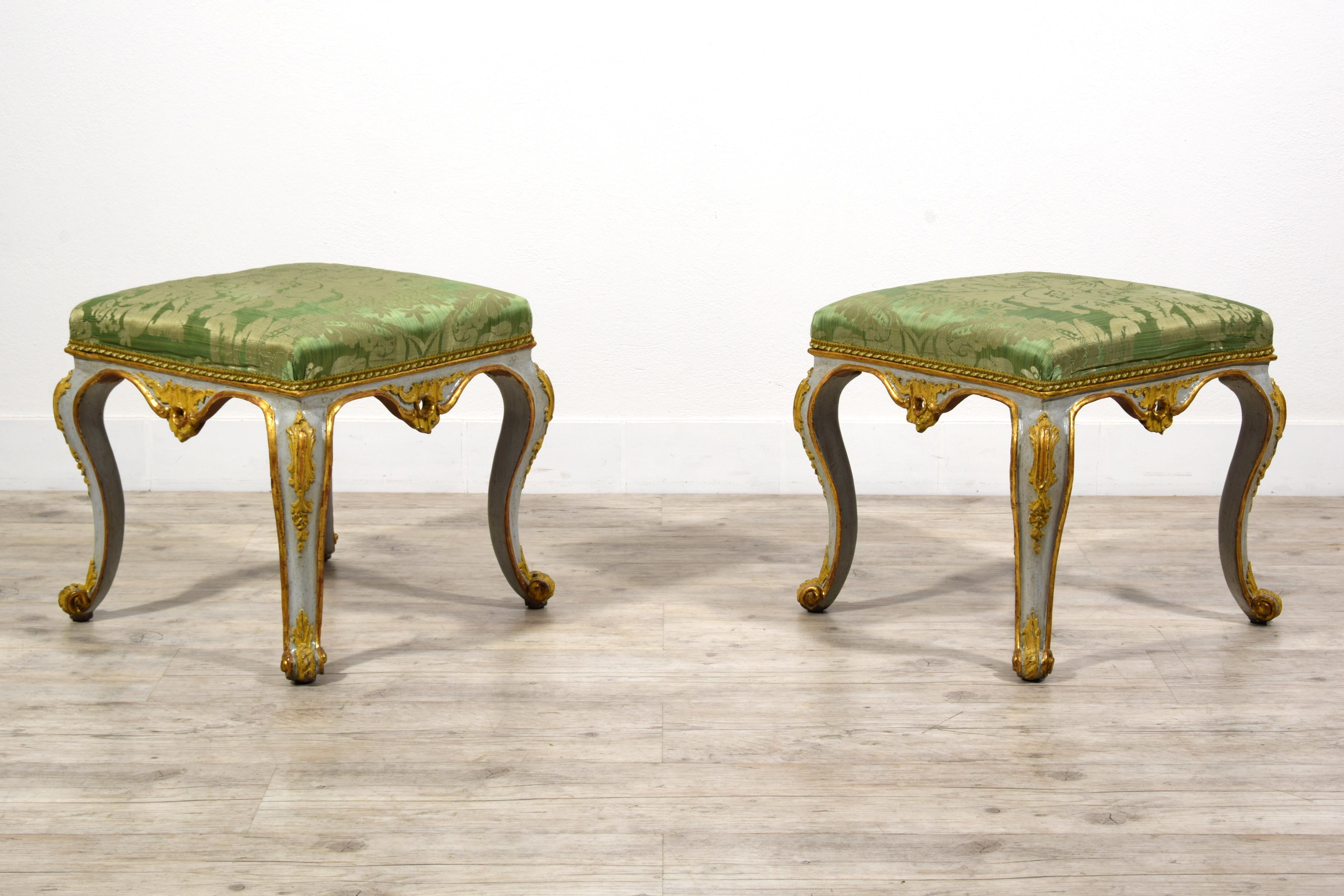 18th century, Italian Pair of Rococo Lacquered and Gilt Wood Stools For Sale 5