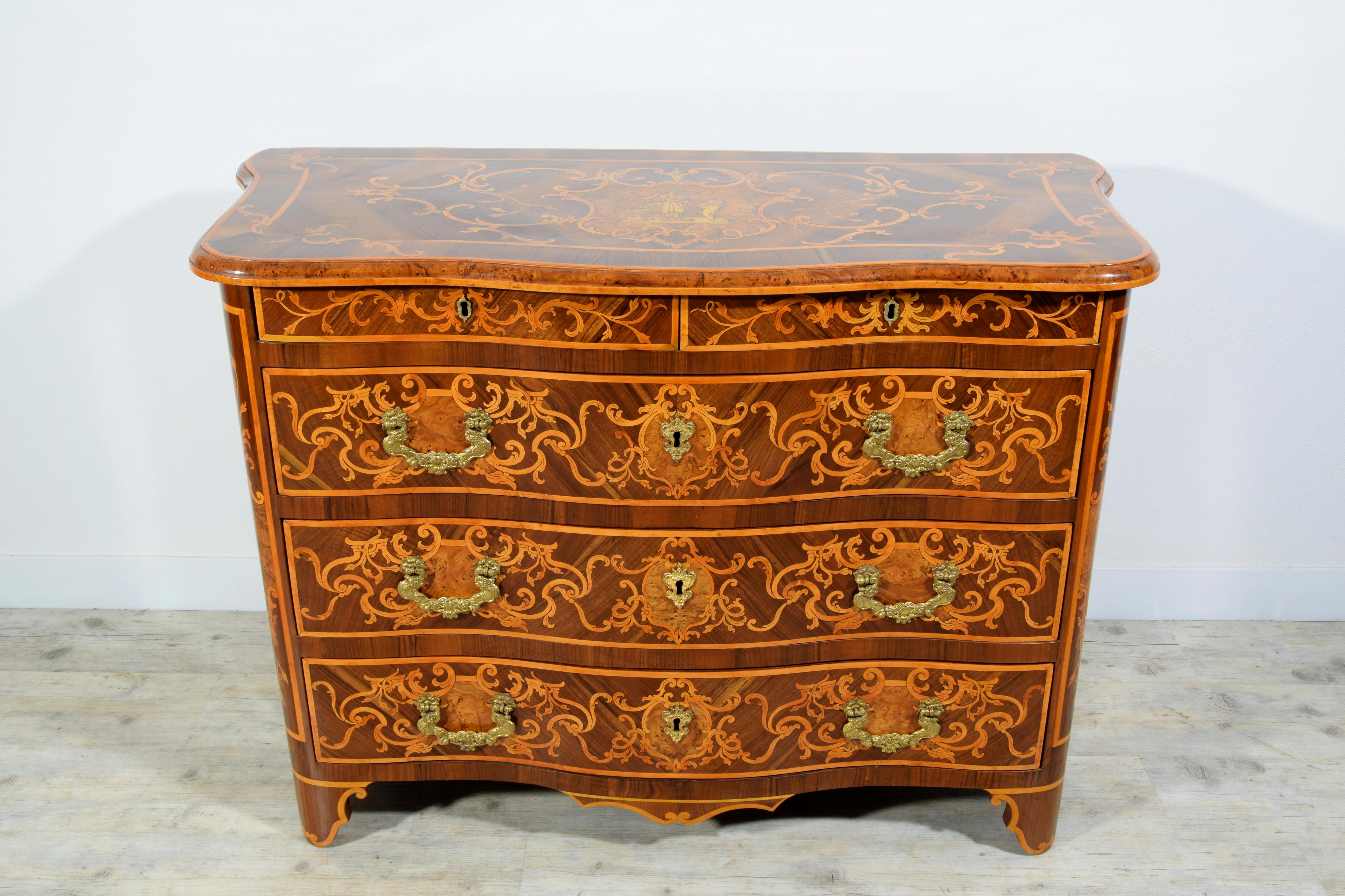 18th Century Italian Paved and Inlaid Wood Chest of Drawers 2
