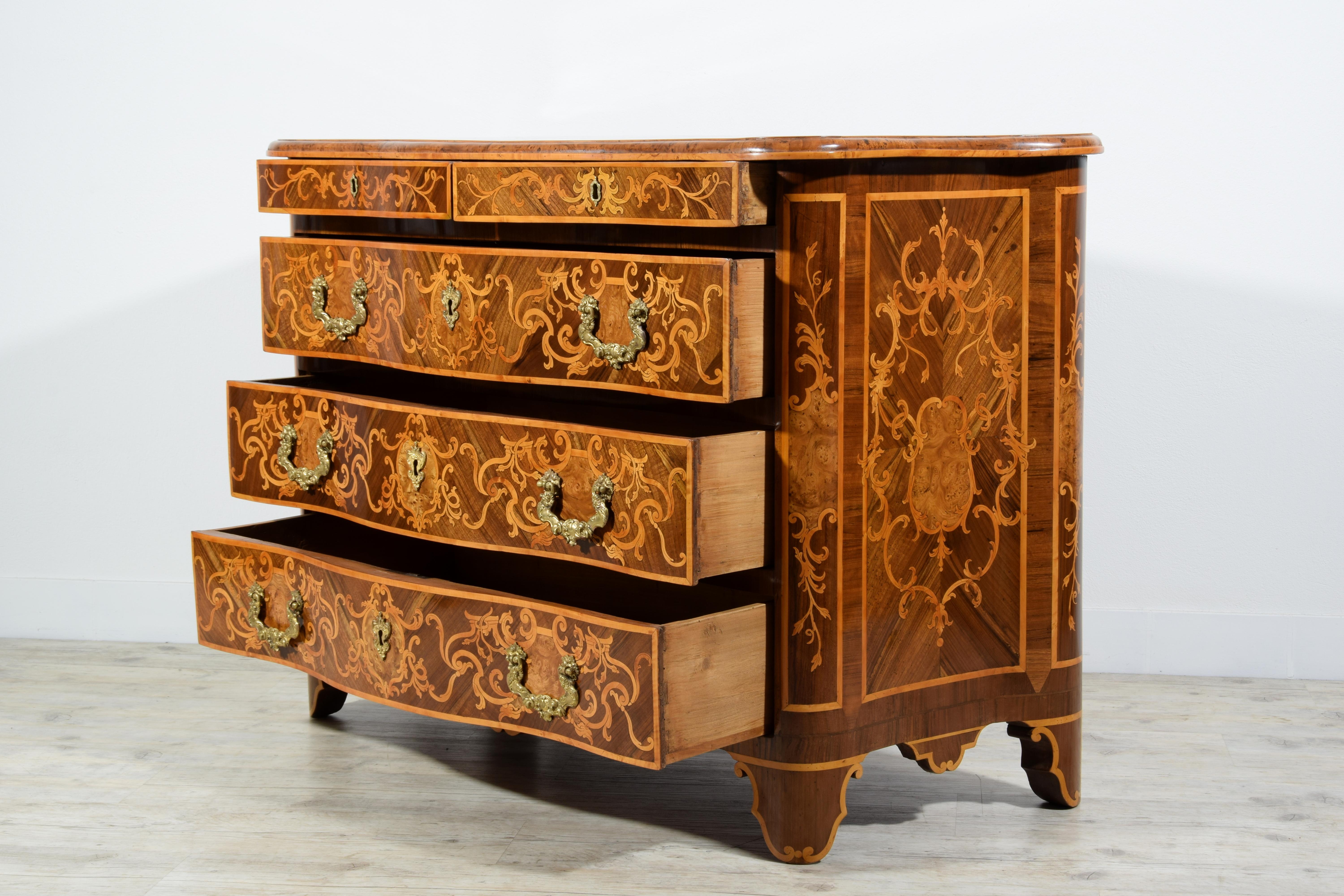 18th Century Italian Paved and Inlaid Wood Chest of Drawers 6
