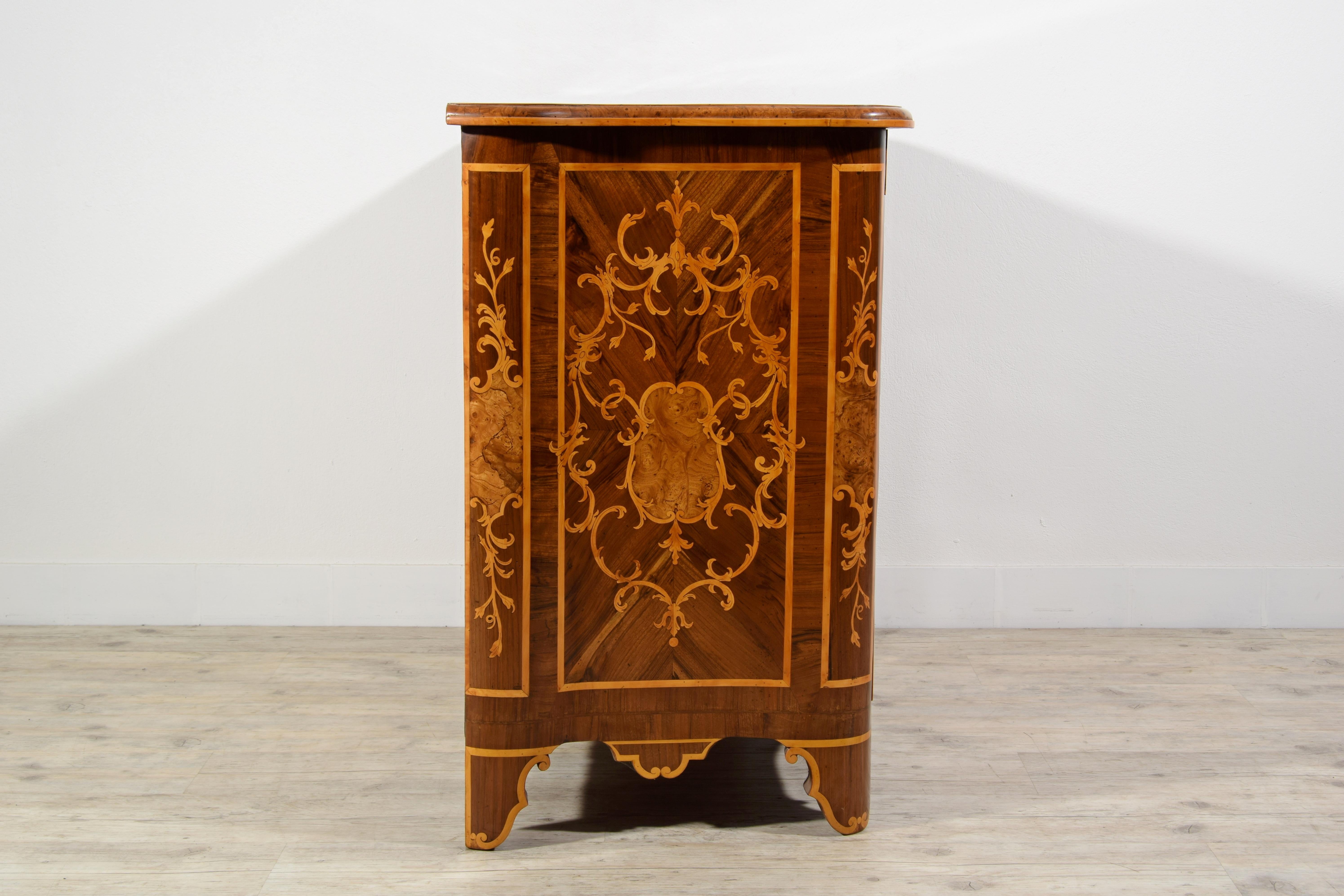 18th Century Italian Paved and Inlaid Wood Chest of Drawers 8