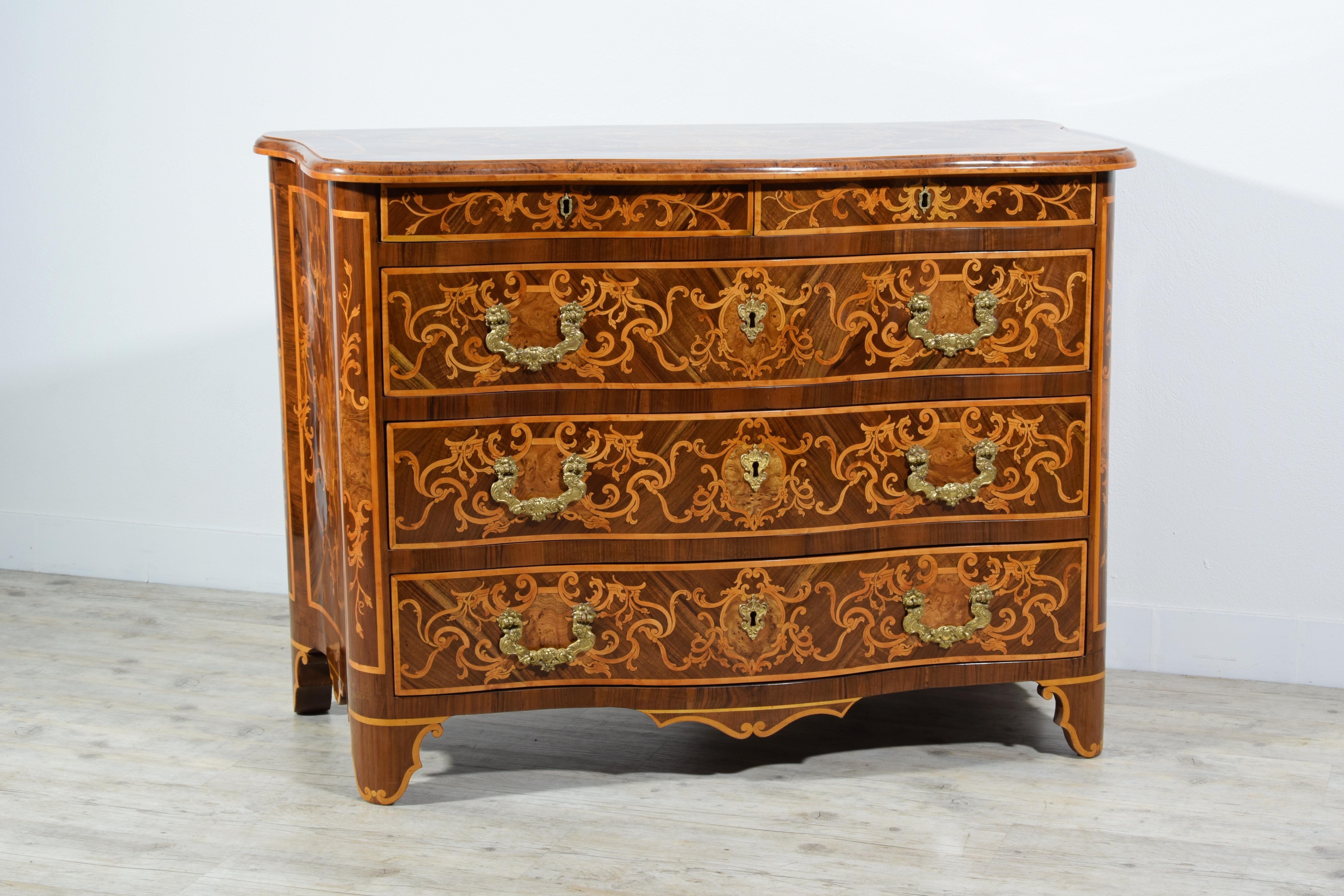 18th Century Italian Paved and Inlaid Wood Chest of Drawers 11