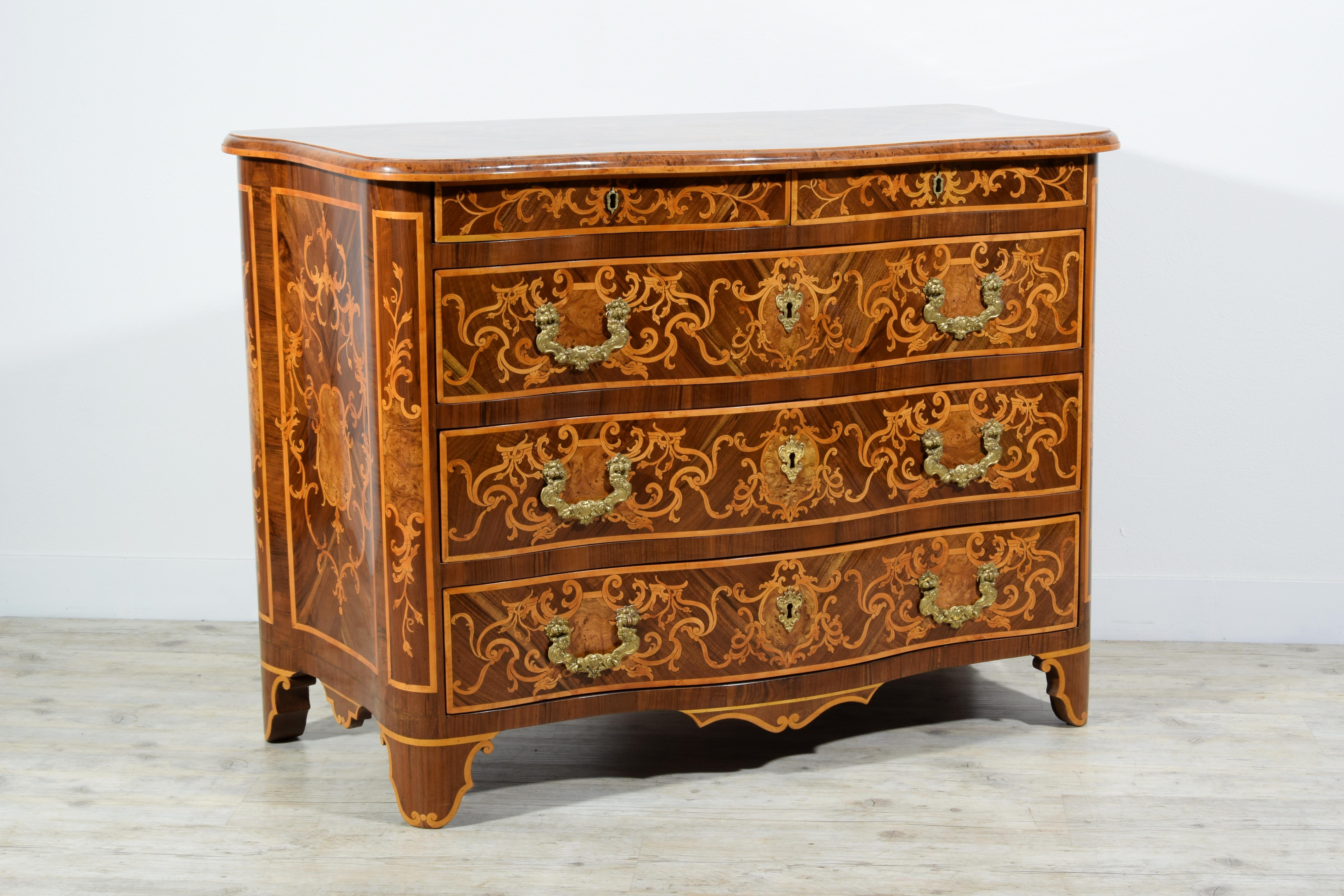18th Century Italian Paved and Inlaid Wood Chest of Drawers 14