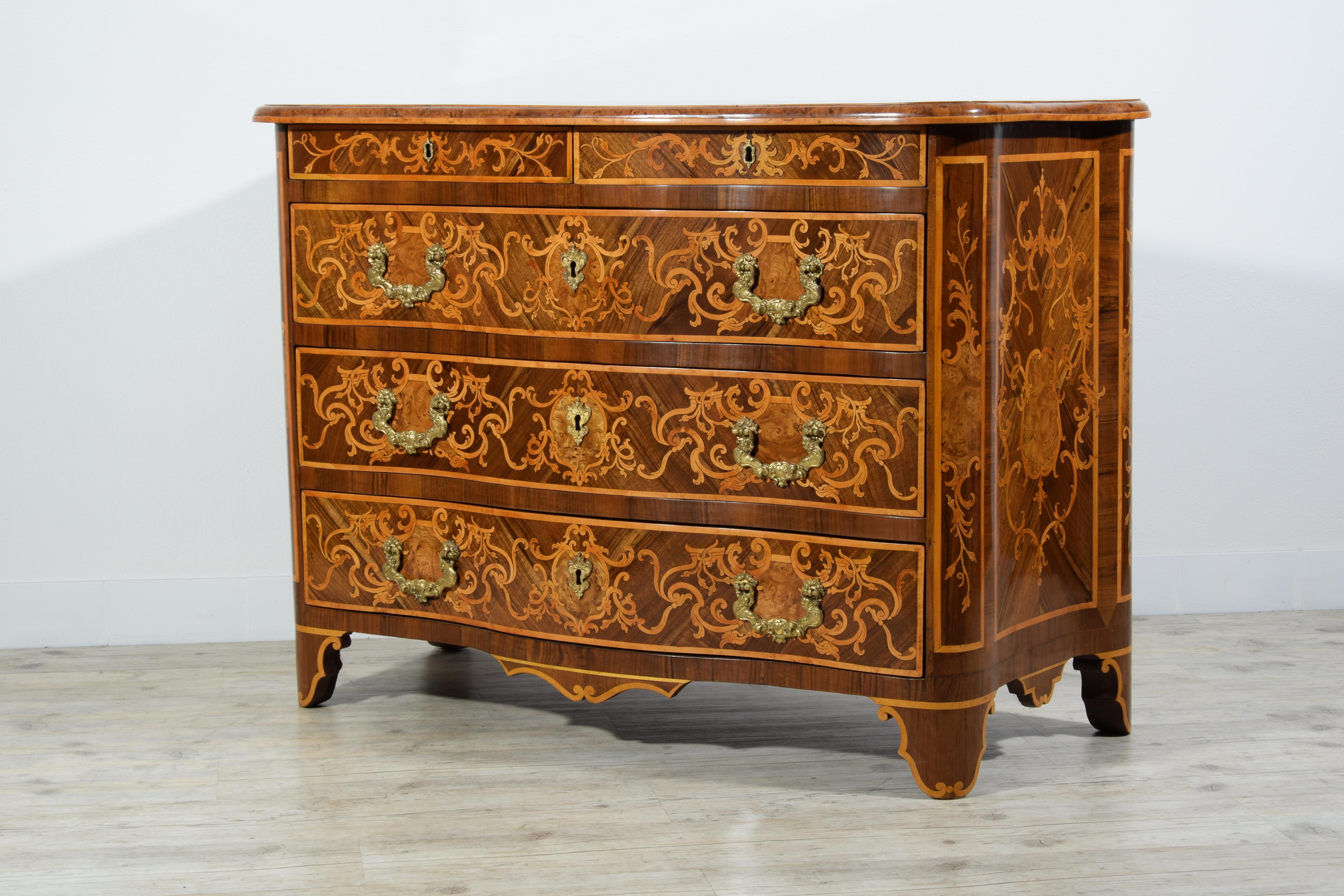 Baroque 18th Century Italian Paved and Inlaid Wood Chest of Drawers