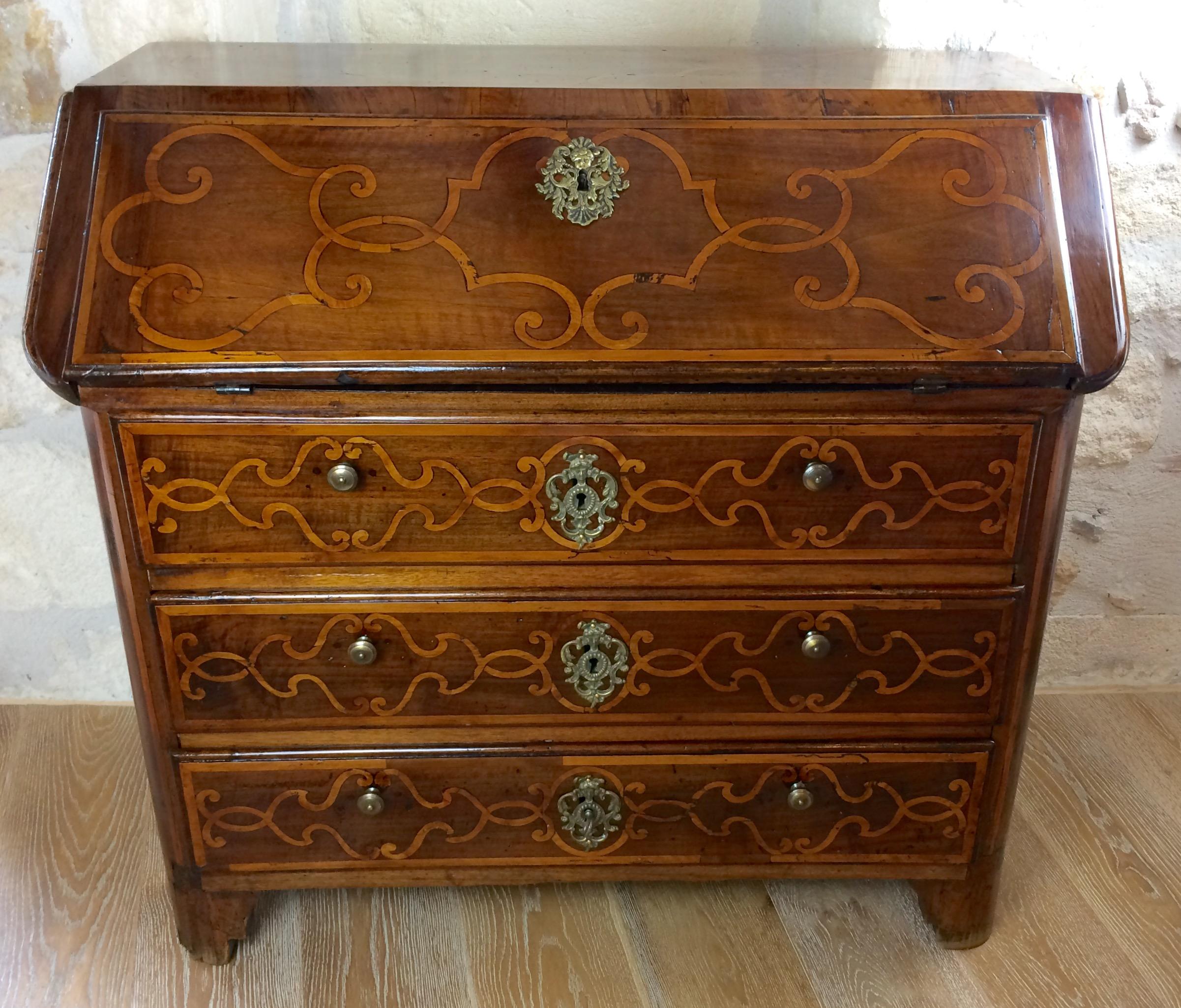 Traditional 18th Century Italian desk commode from the Piemonte region made from solid walnut. 

A fine Italian walnut and inlaid bureau with drop leaf dating back to 18th century, waving front, three deep and large drawers; a fall-front opening to
