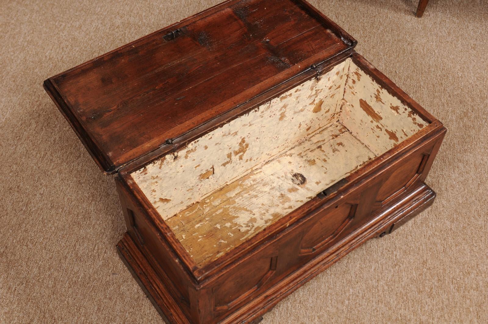 18th Century Italian Pine Coffer For Sale 8