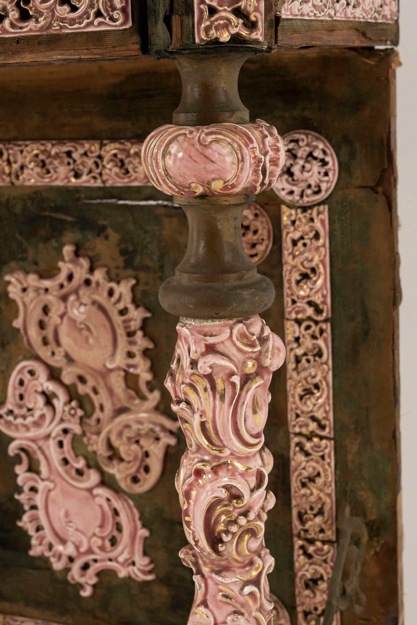 Italienische rosa Louis XVI Capodimonte-Truhe aus dem 18. Jahrhundert im Angebot 5