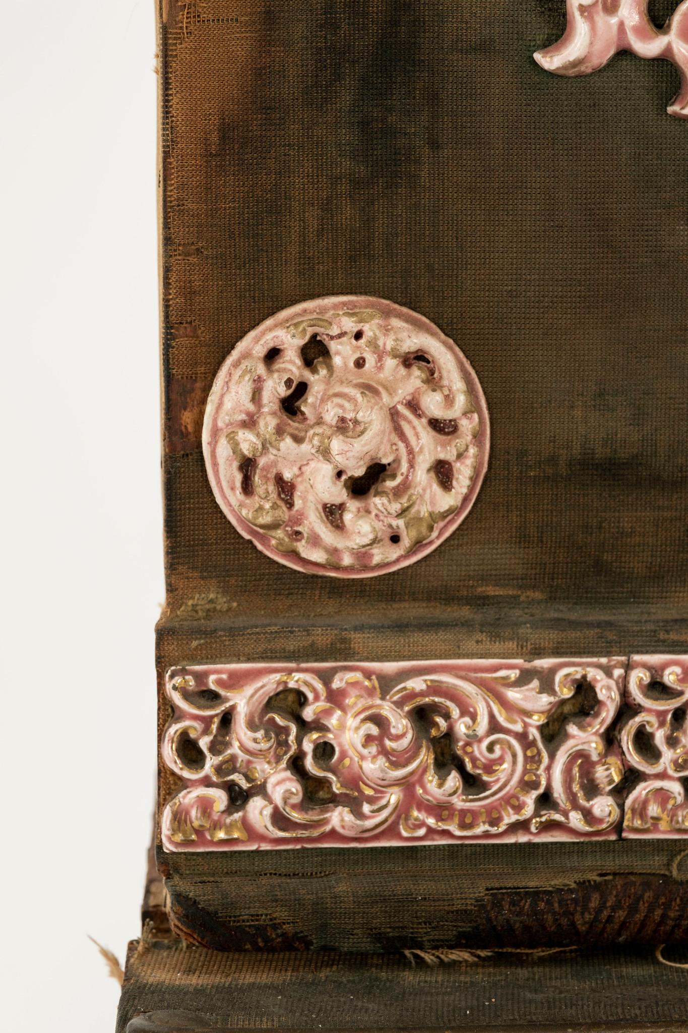 Italienische rosa Louis XVI Capodimonte-Truhe aus dem 18. Jahrhundert im Angebot 8