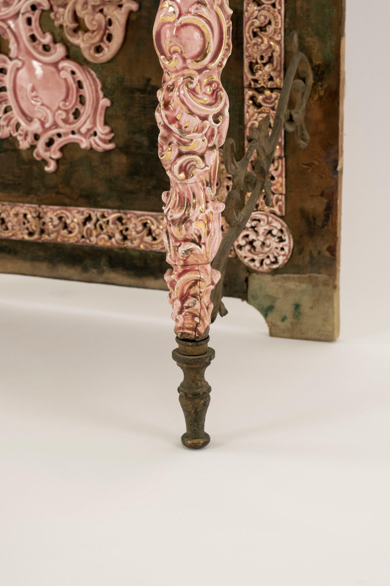 18th Century Italian Pink Louis XVI Capodimonte Chest For Sale 15