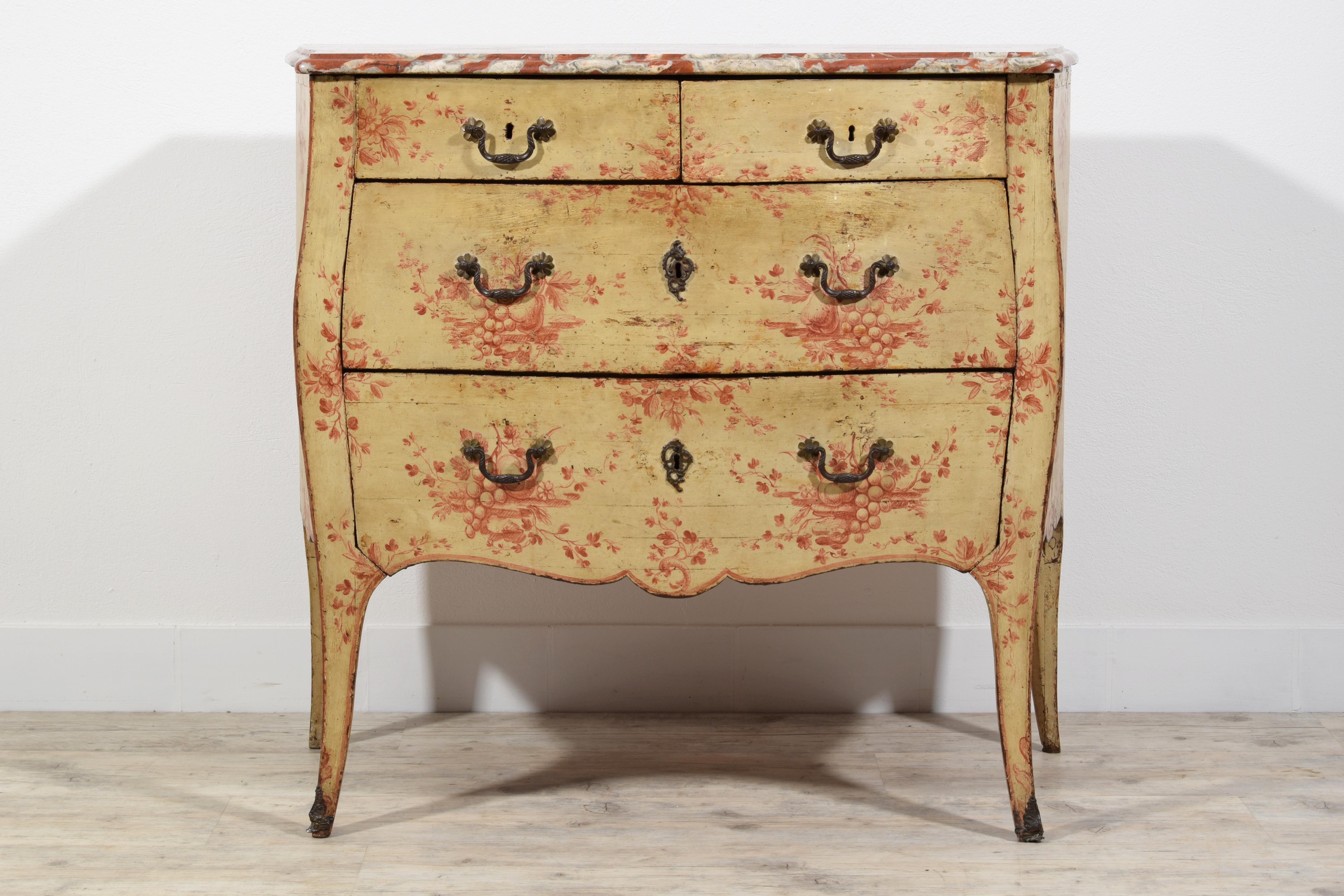 18th Century, Italian Policrome Lacquered Wood Chest of Drawers For Sale 1